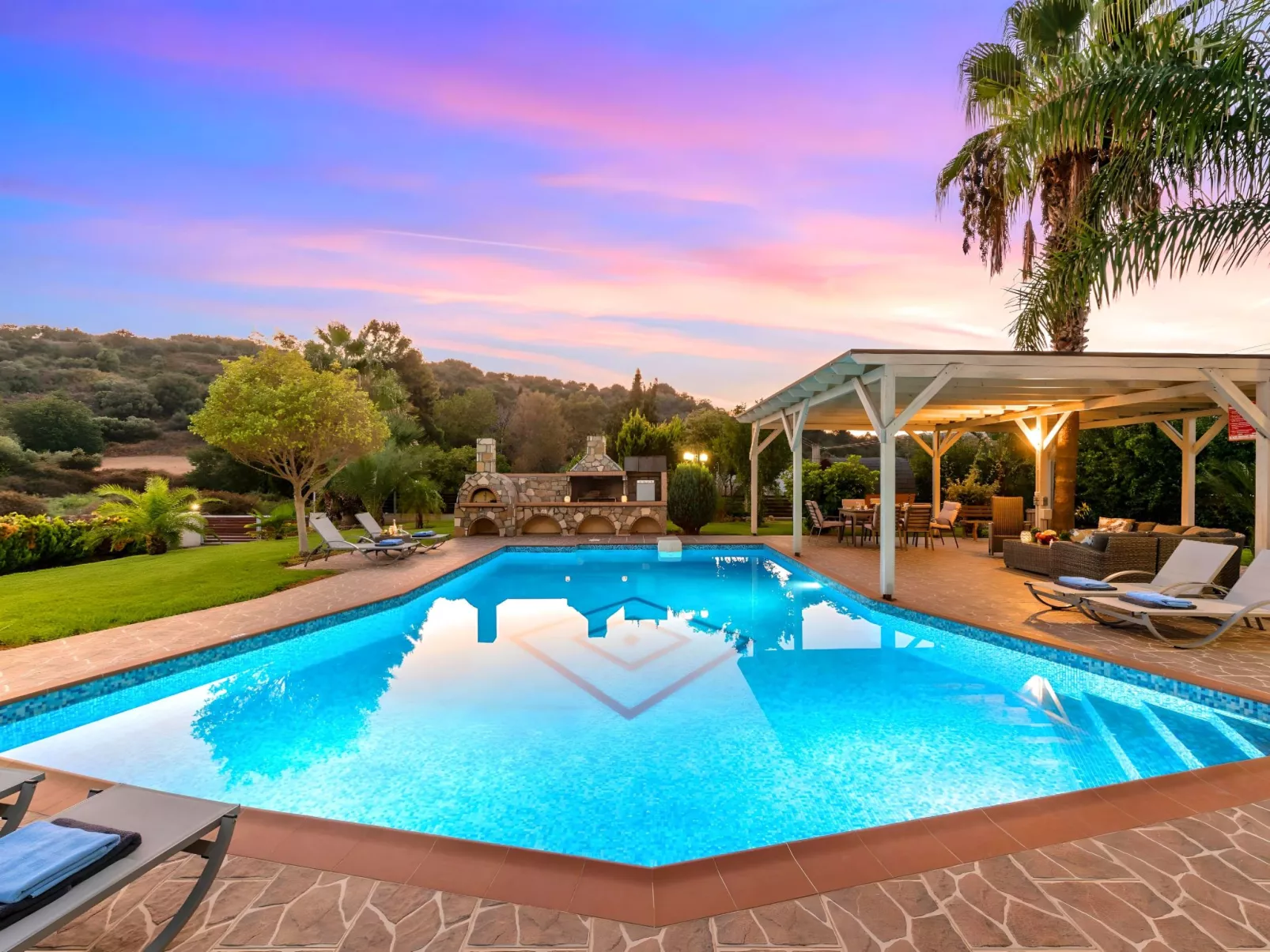 Mirsini Villa Privater Pool Jacuzzi-Draußen