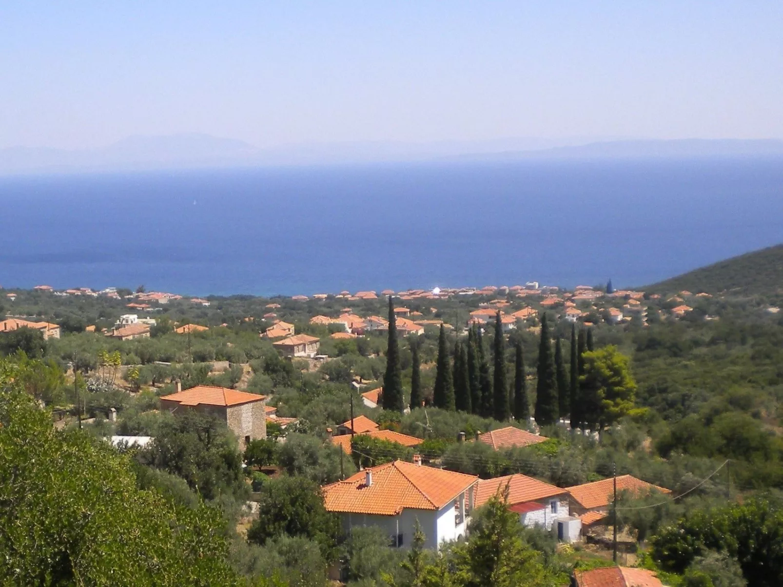 Steinhaus in Leonido mit Parkplatz-Outside