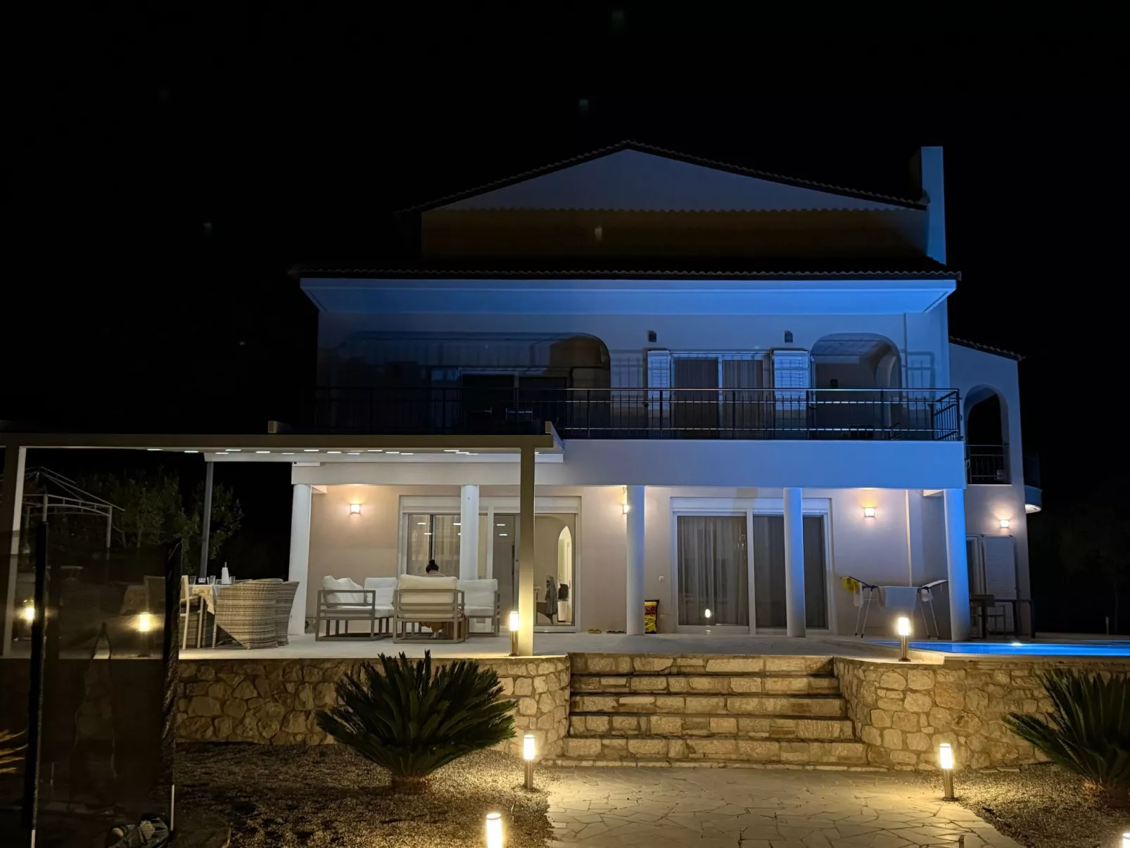 Anwesen "Villa Livadia" mit Infinity-Pool-Image-tags.info