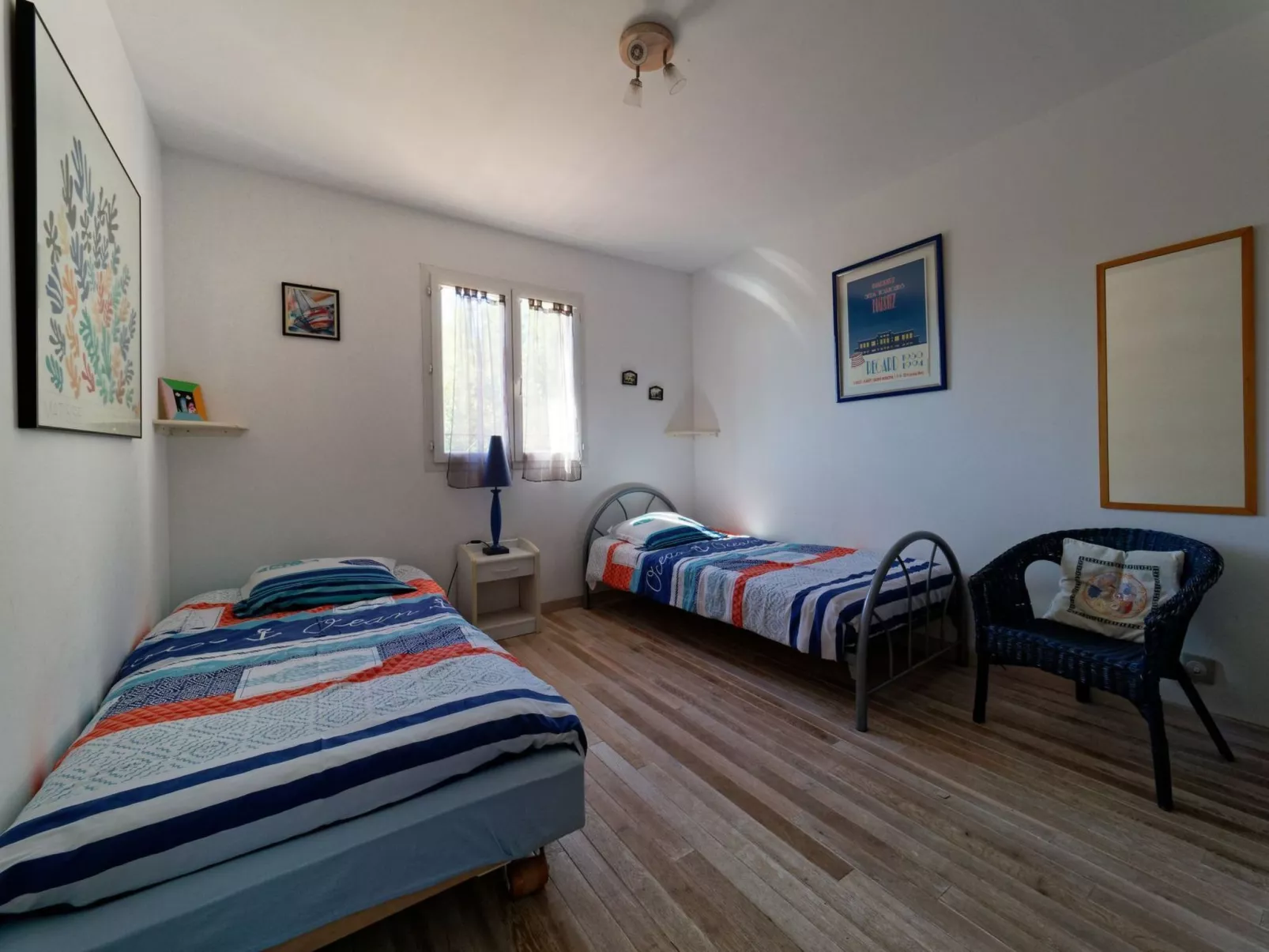 Mit eigenem Pool-Drinnen