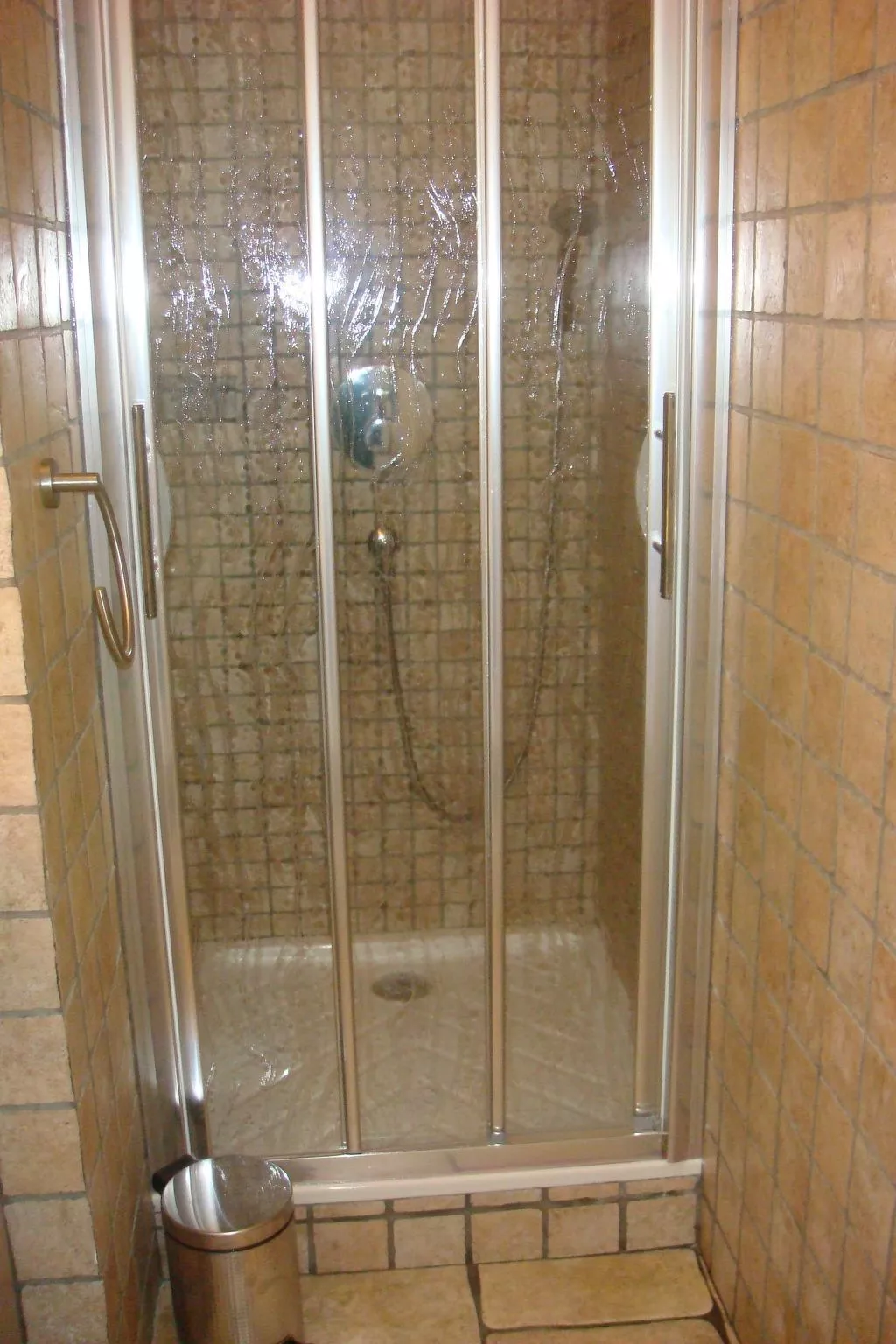 Mit Blick auf das Wasser-Inside