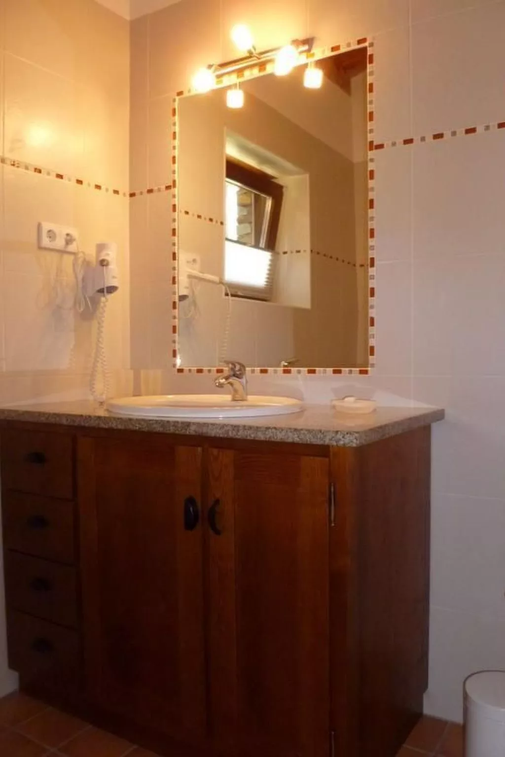 Mit Sonnenterrasse und großem Garten-Drinnen