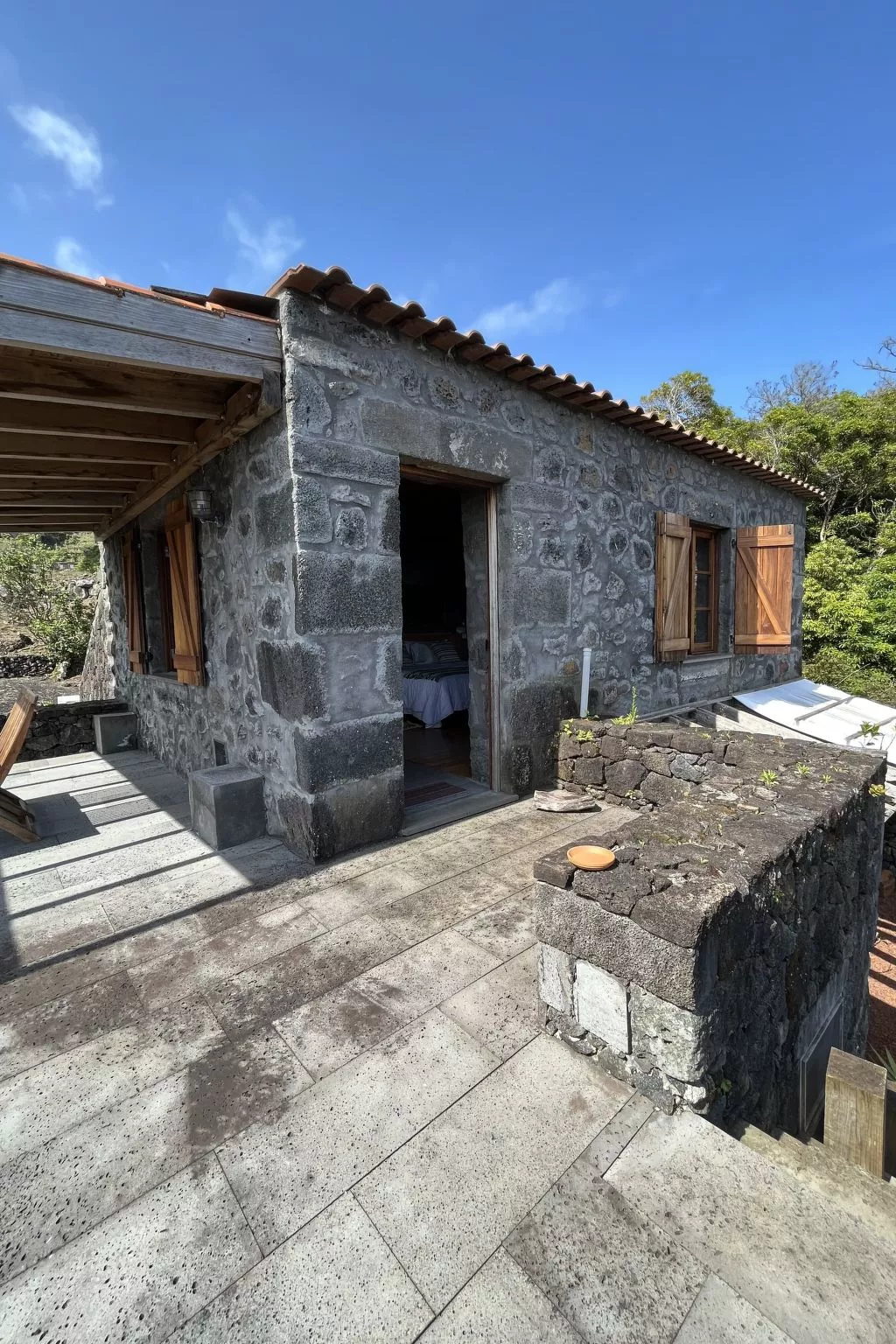 "Vinea Lava" mit Blick auf das Wasser-Outside