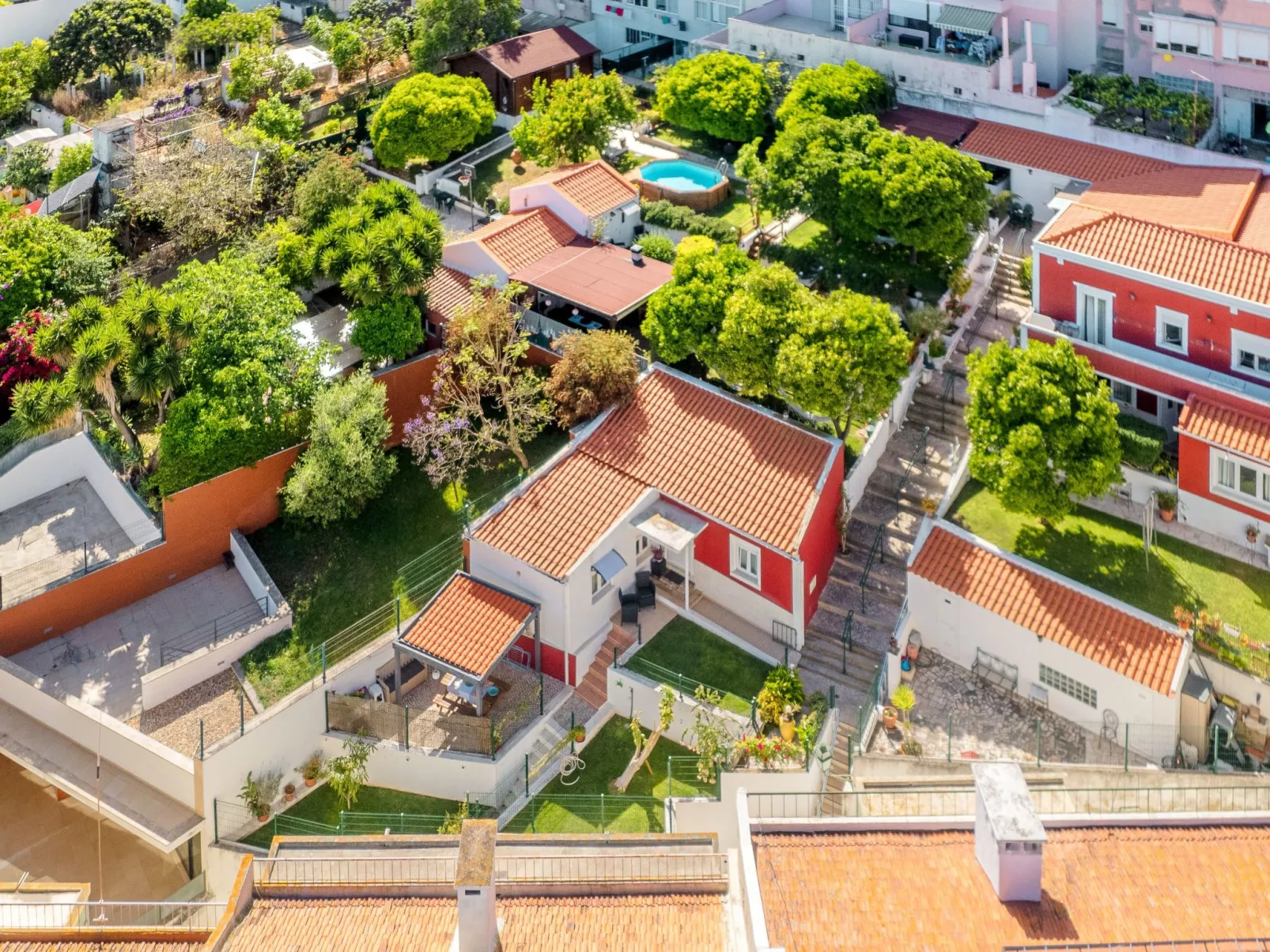 Nette Wohnung mit Kleinem gemeinsamem Pool - Outside