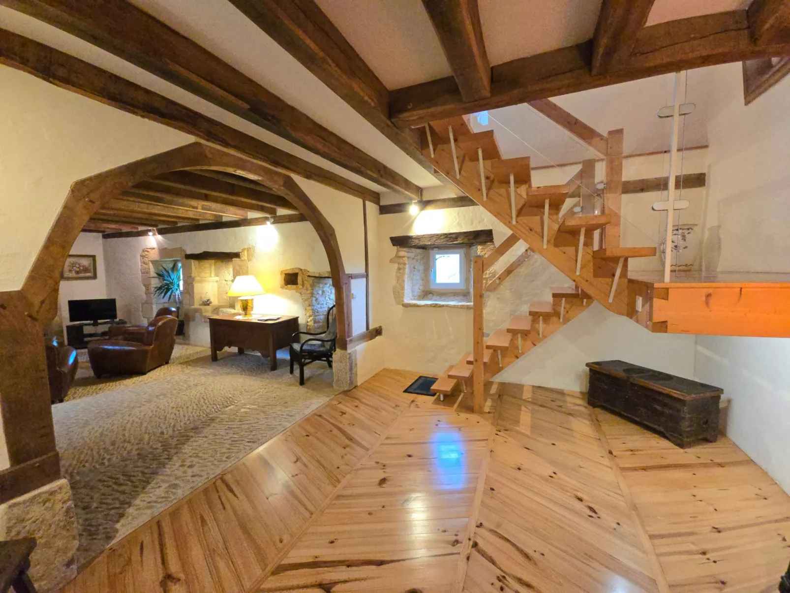 Geräumiges Ferienhaus mit Charme in der Dordogne-Drinnen