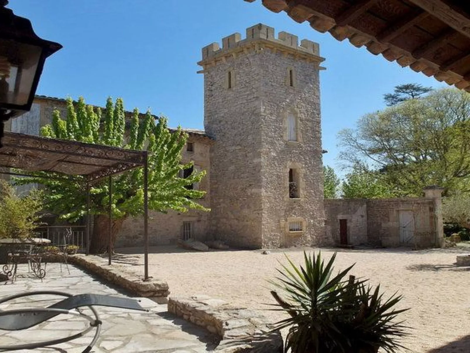 Domaine "Suite Margot" mit Infinity-Pool-Outside