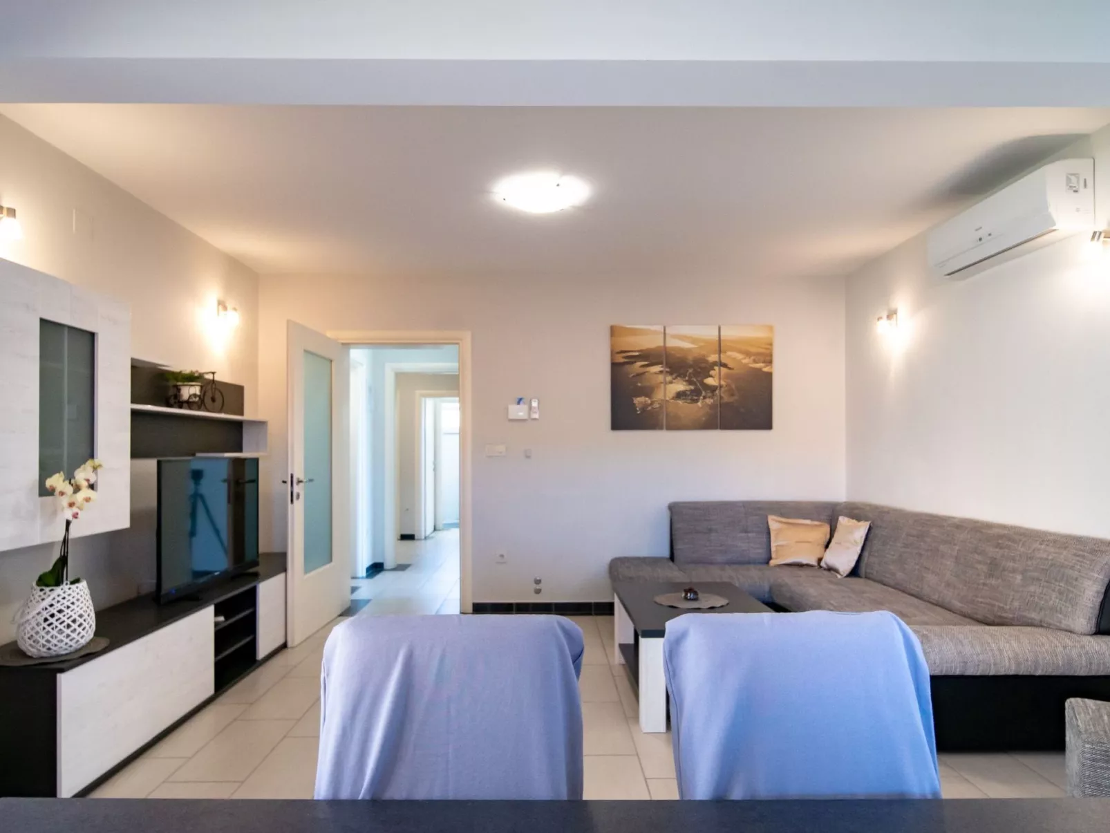 Appartement mit Blick auf das Wasser-Drinnen