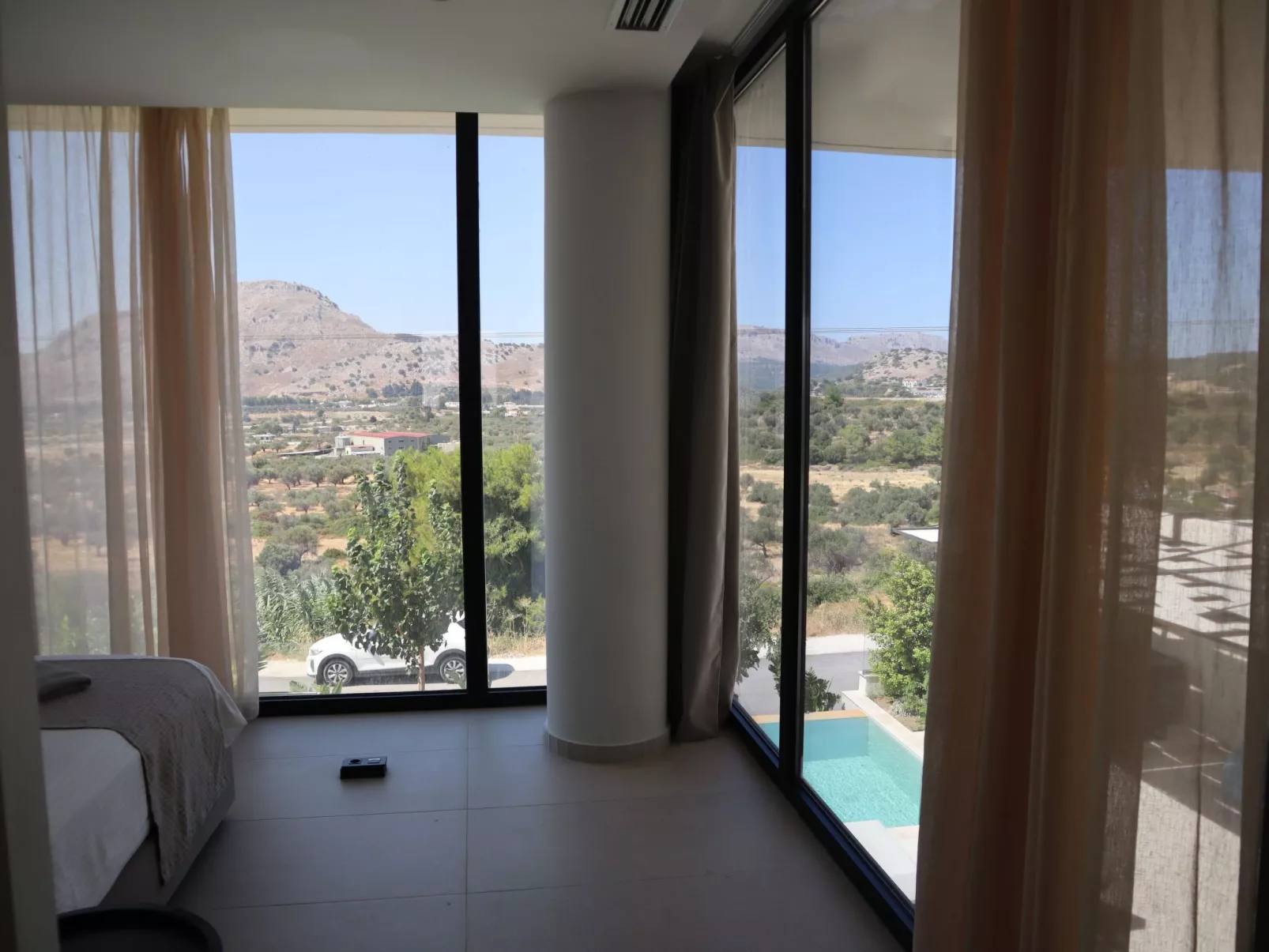 Trapezia Luxury Living -Garnet-Dedans