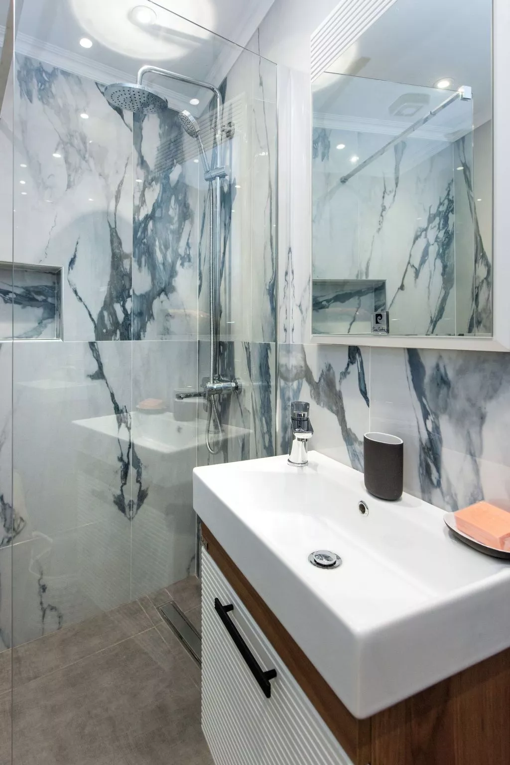 Elegantes Apartment mit zwei Schlafzimmern in Kassiopi-Inside