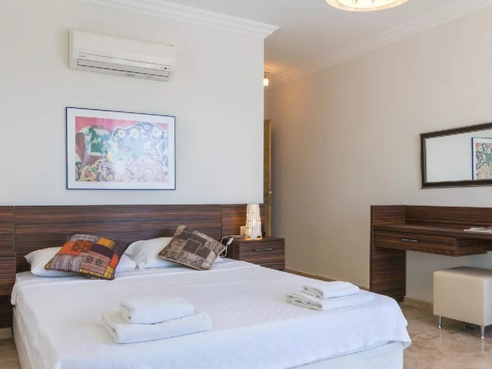 Luxuriöse Villa mit atemberaubendem Meerblick-Image-tags.info