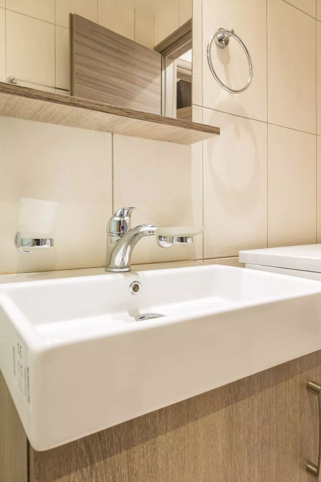 Küstenvilla mit Pool in der Nähe eines ruhigen Sandstrandes-Drinnen