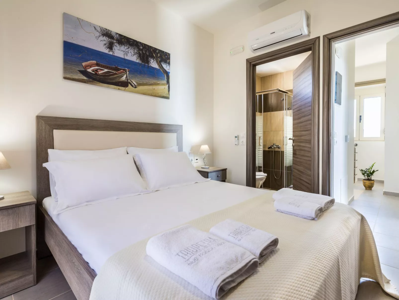 Elegante Villa an der Küste mit privatem Pool-Drinnen