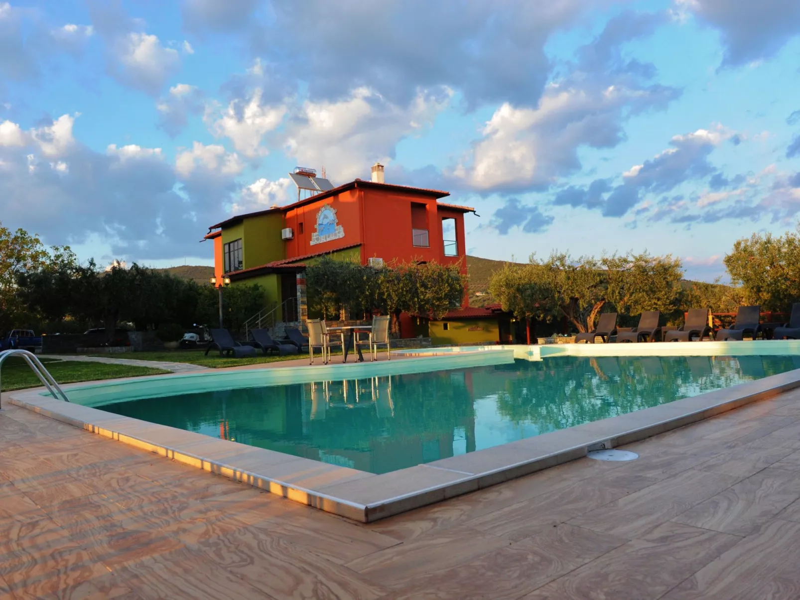 Modernes Studio für 3 Personen, Pool- und Gartenblick-Image-tags.info