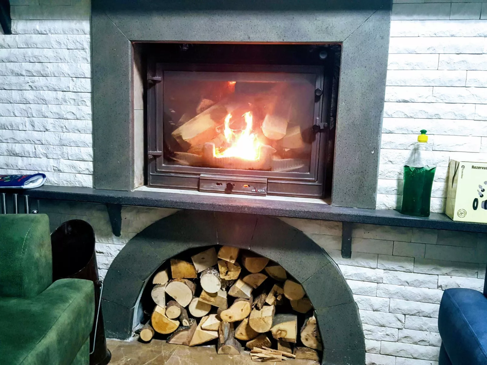 Berghütte mit eigenem Pool - Drinnen