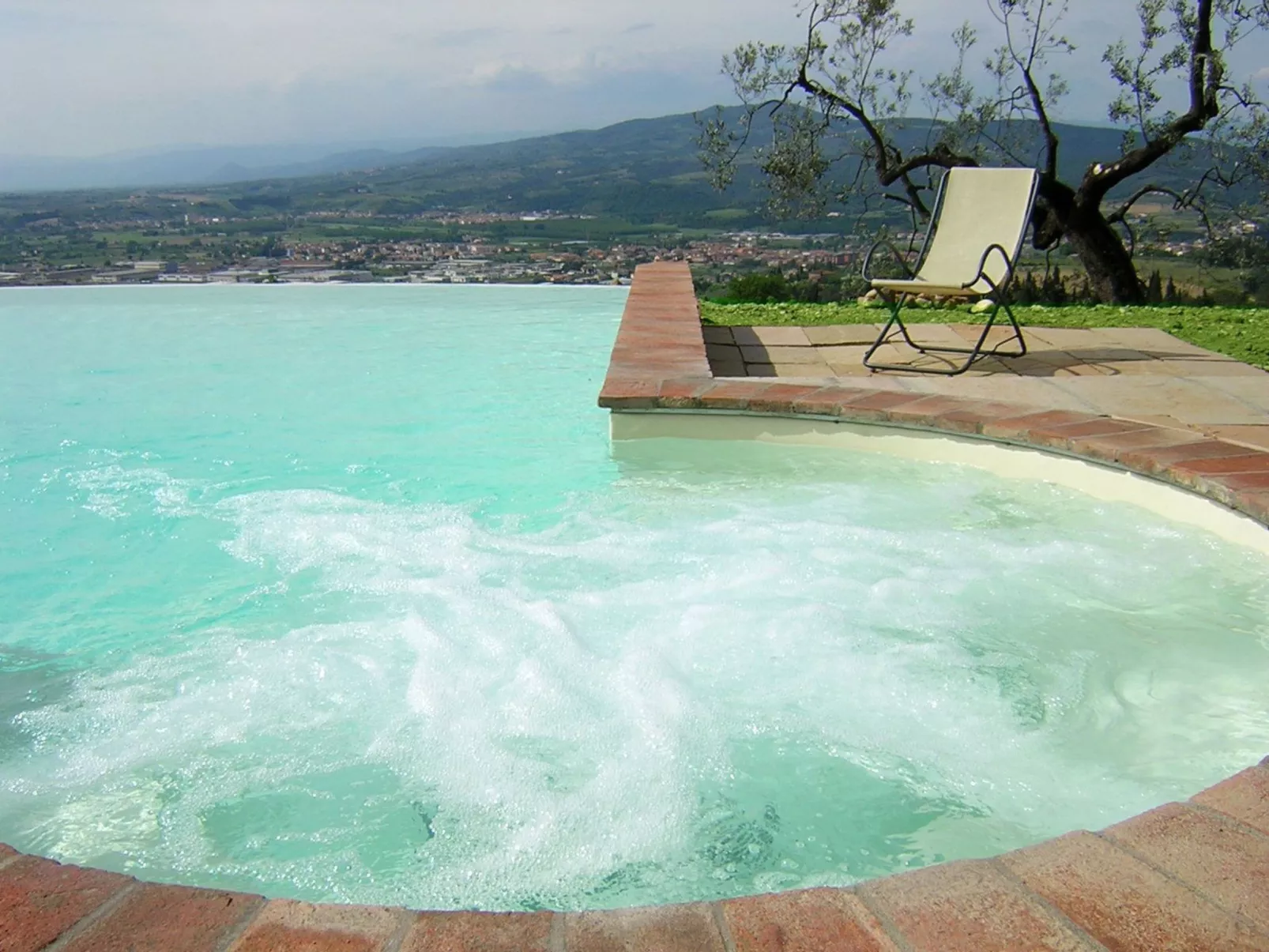 "Colle sotto 4" mit Infinity-Pool-Draußen
