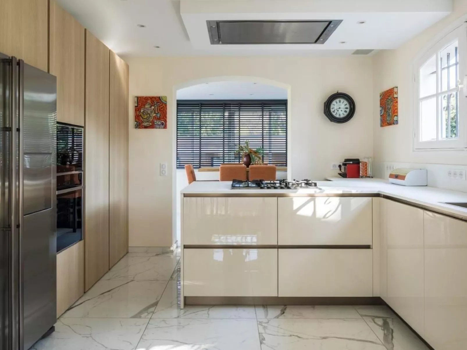 Villa mit privatem Pool und Fitnessraum-Inside