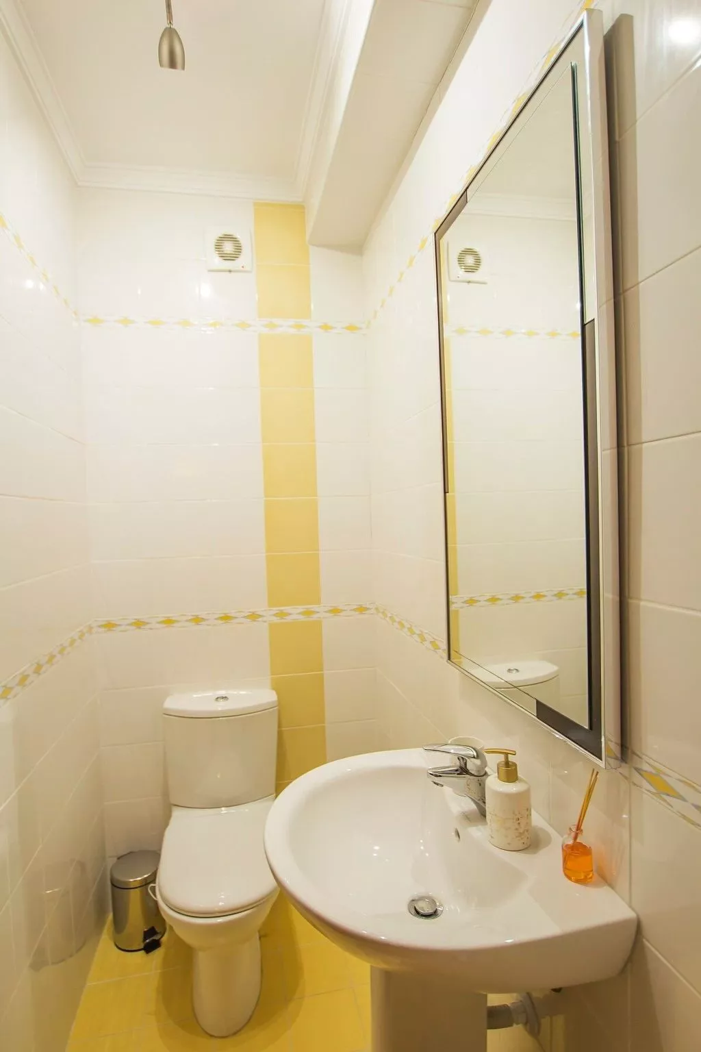 Turmhaus mit freier Garage-Inside