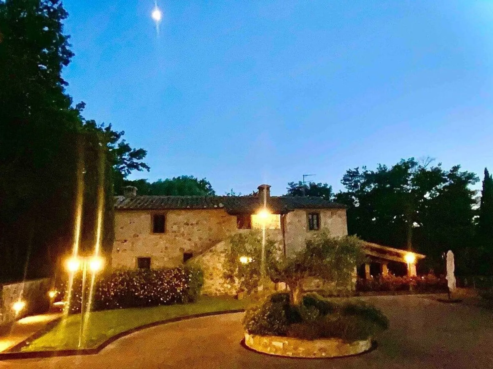 Für 10 Personen und 4 Kinder in Chianni, Toskana (Provinz Pisa)-Outside