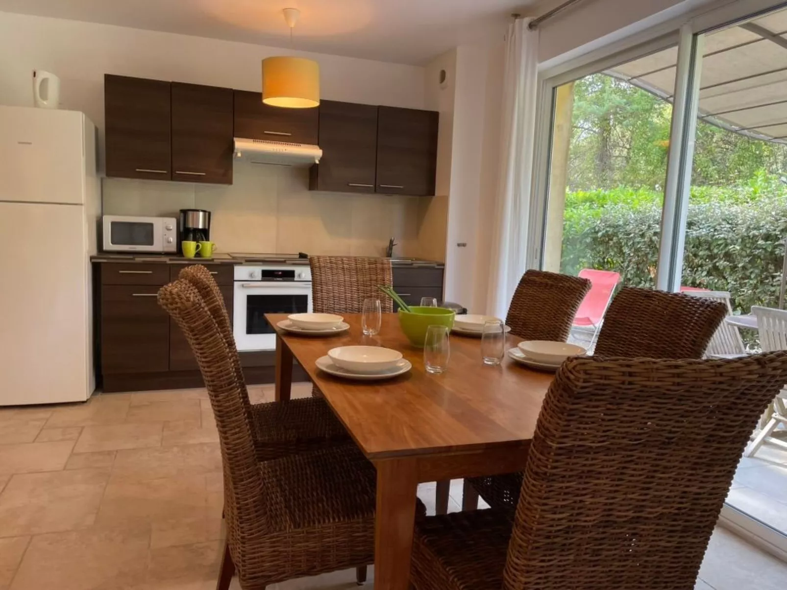 Klimatisierte Wohnung mit Garten-Drinnen