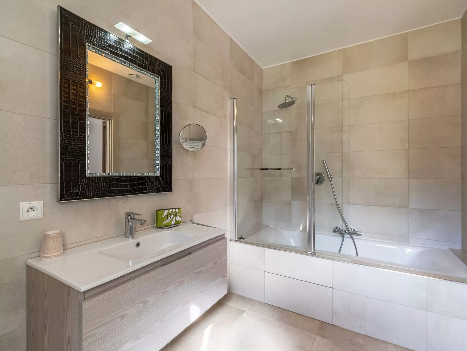 Villa 3 Schlafzimmer, privater Pool Garten und Parkplatz-Dedans