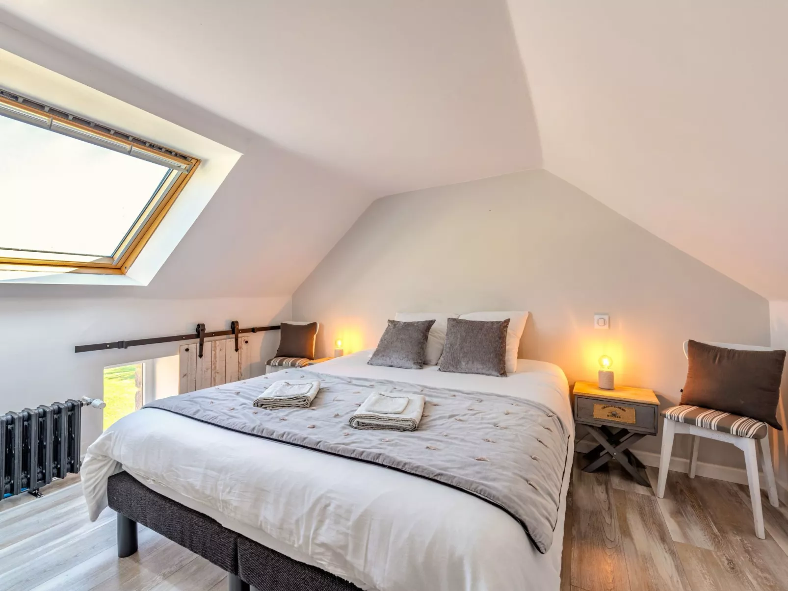 Landgut "Villa Léànie" mit Innenpool-Drinnen