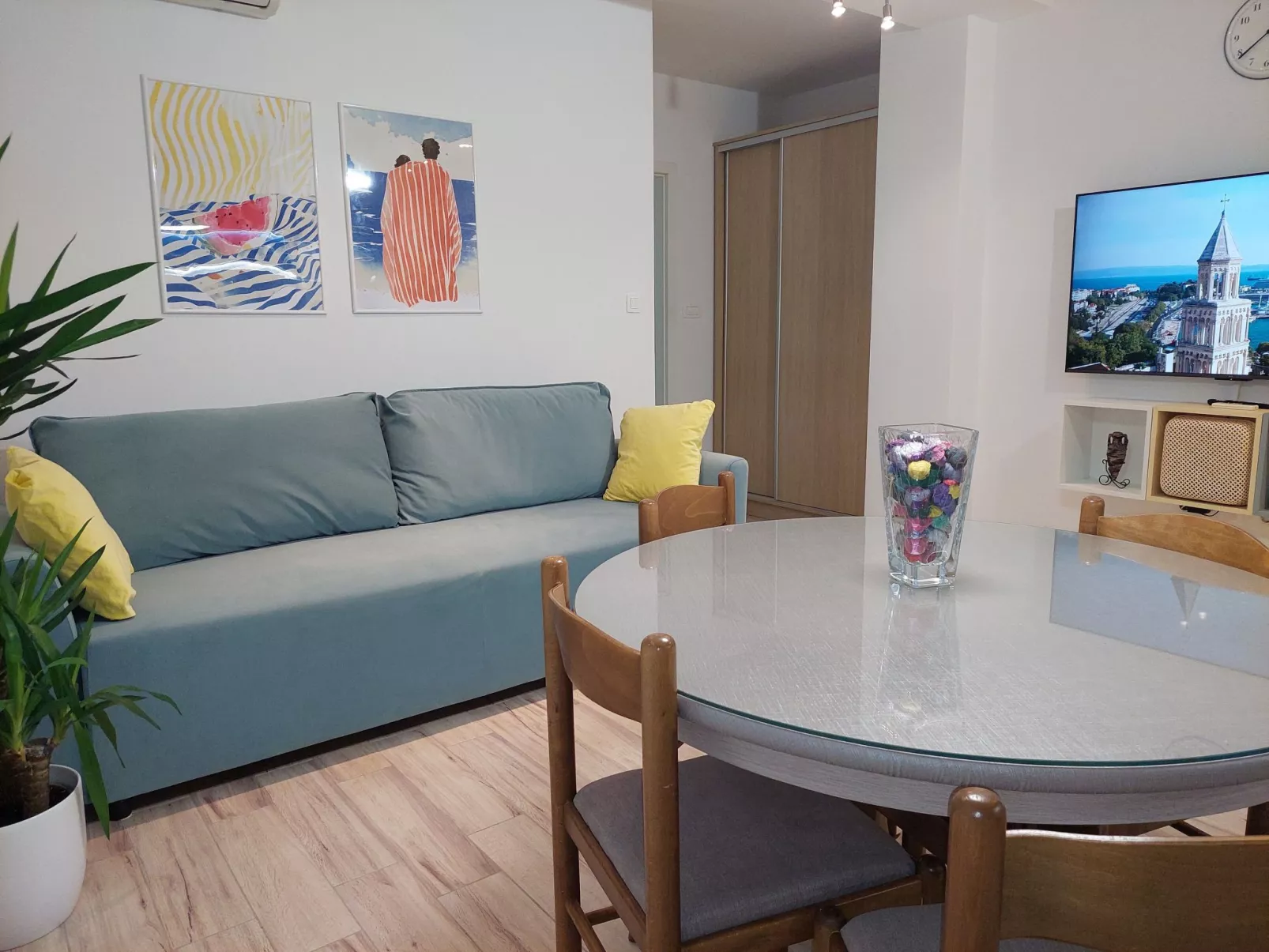 Sonniger Rückzugsort mit Privatparkplatz