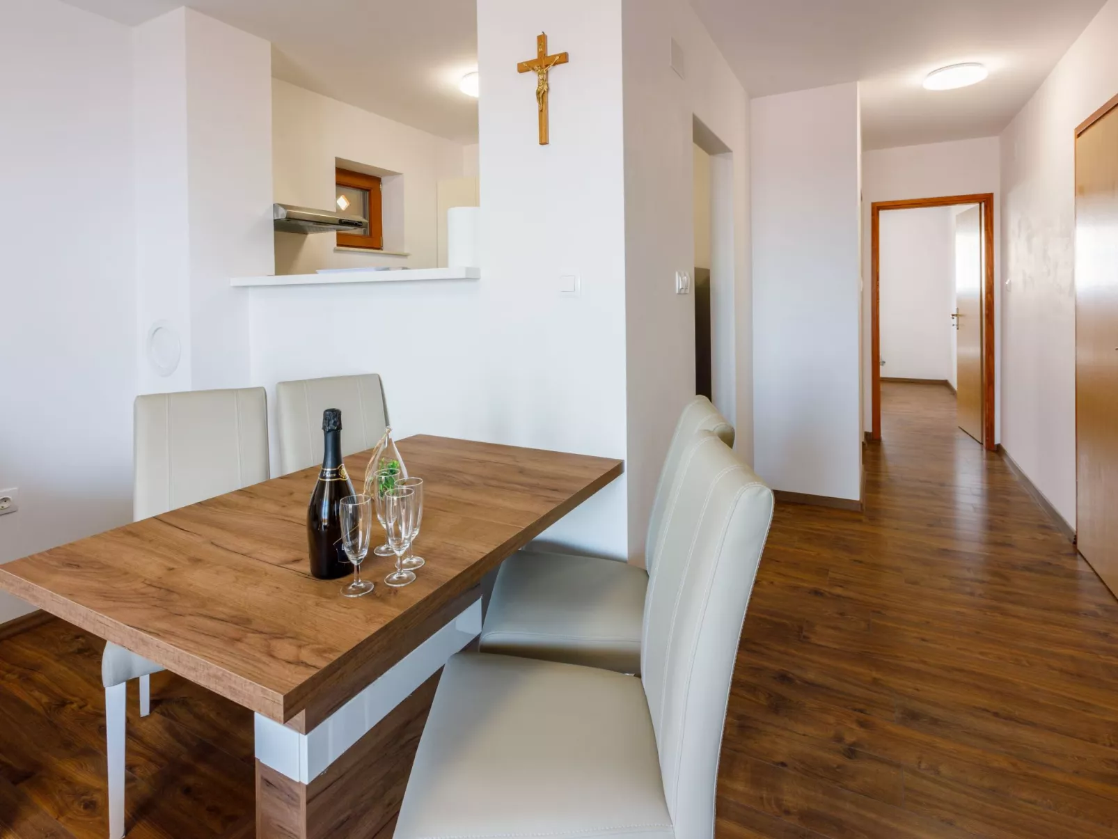 Wohnung in Novi Vinodolski mit Eigenem Balkon-Drinnen