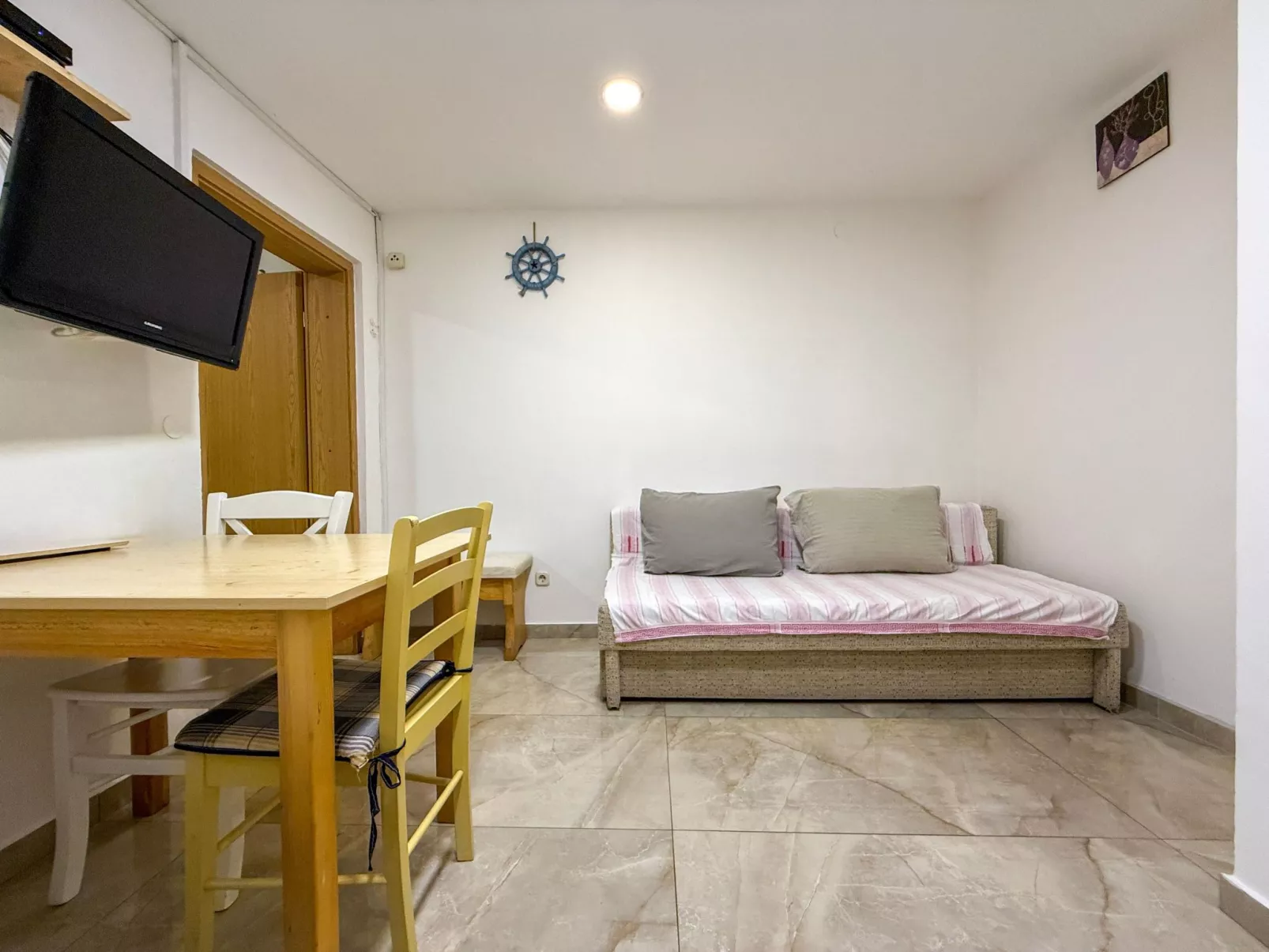 In Vodice mit Terrasse-Dedans