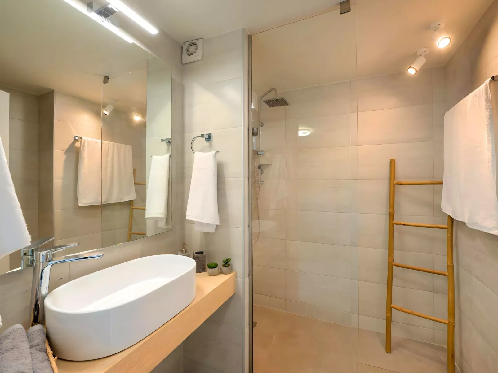 Soluna Villa Privater Pool-Drinnen