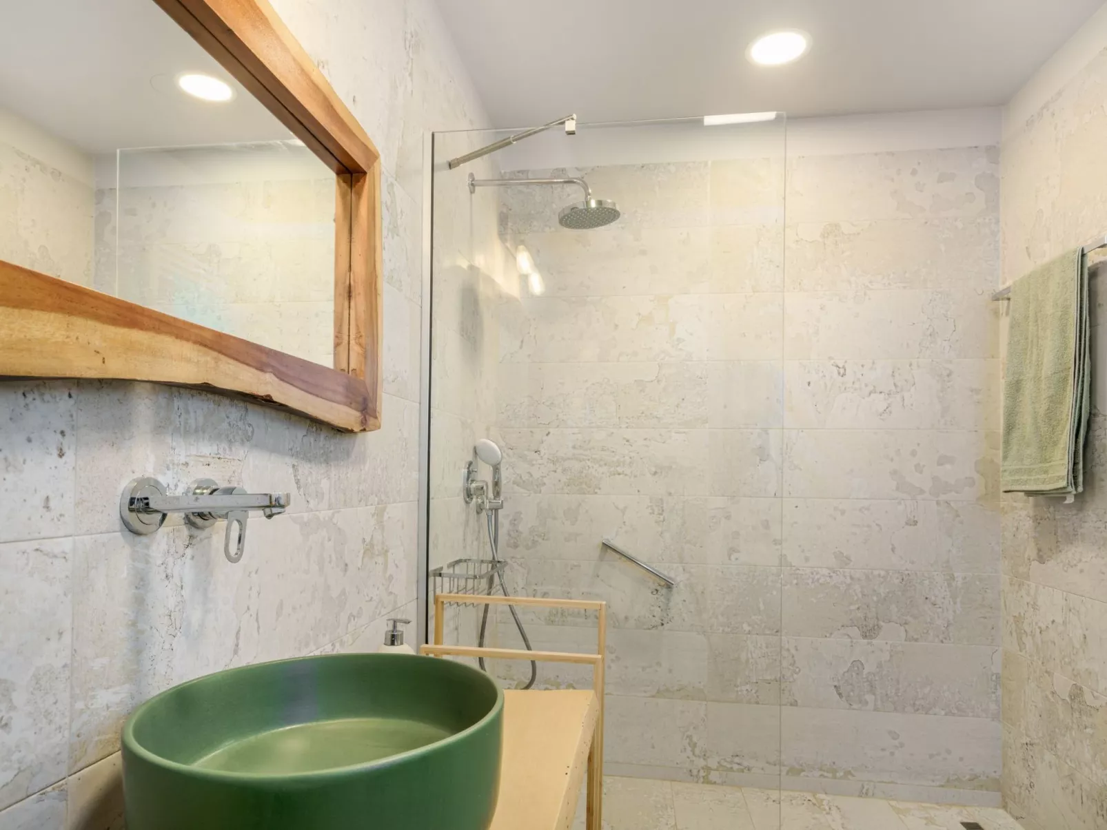 Neue Villa mit privatem Pool und BBQ, 2.5km zum Strand-Inside