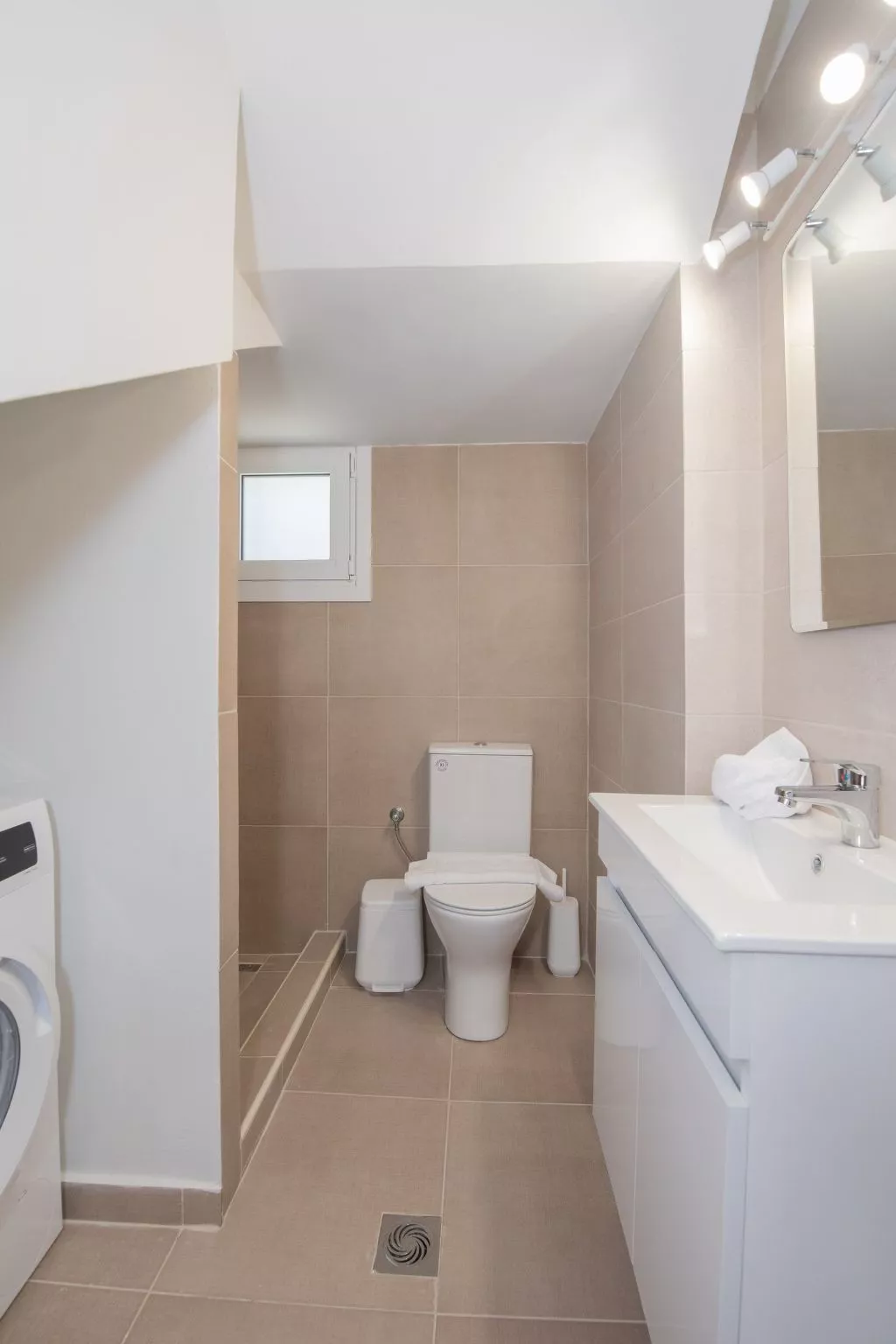 Elias Filerimos Haus-Dedans