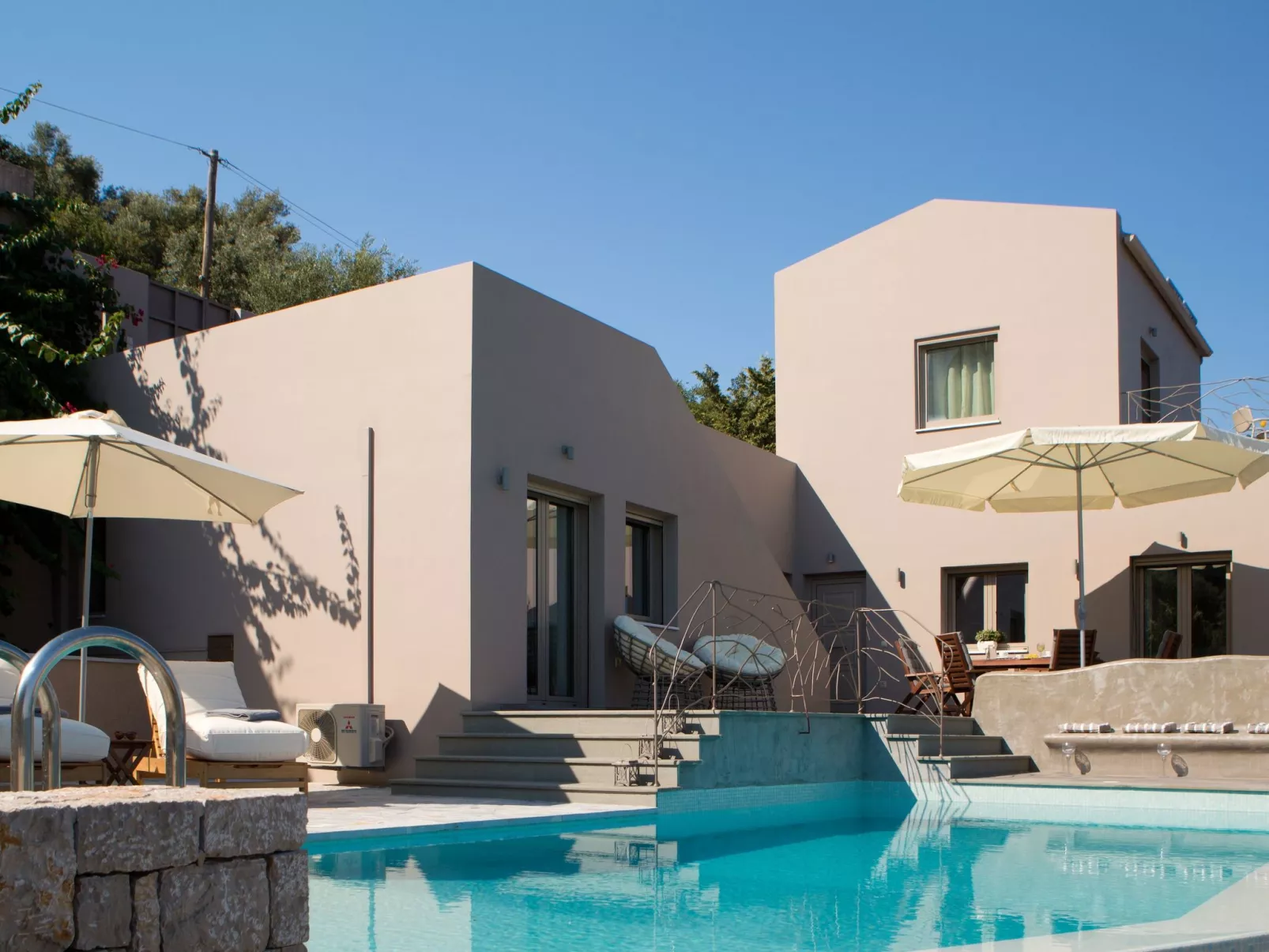 Für 6 Personen und 1 Kind in Perigiali-Dehors