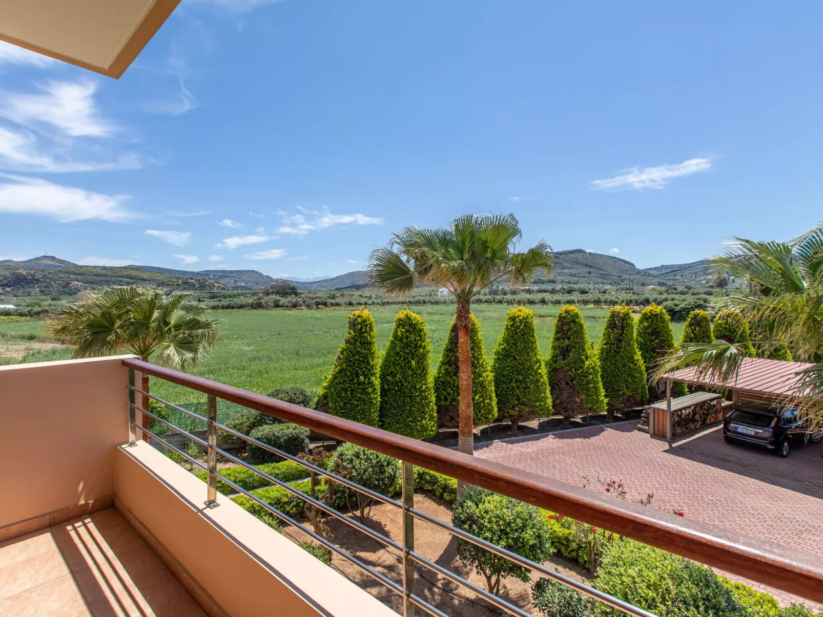 Cold Crest Haus-Outside