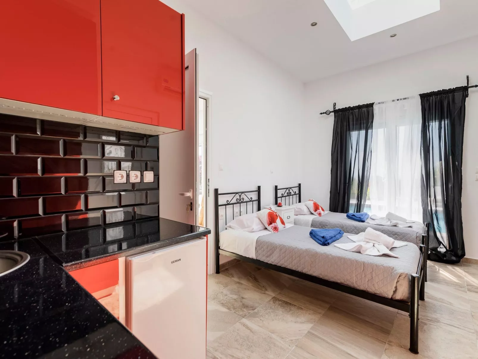 Charmante Diamond Villa in der Nähe von Gennadi Strand-Dedans