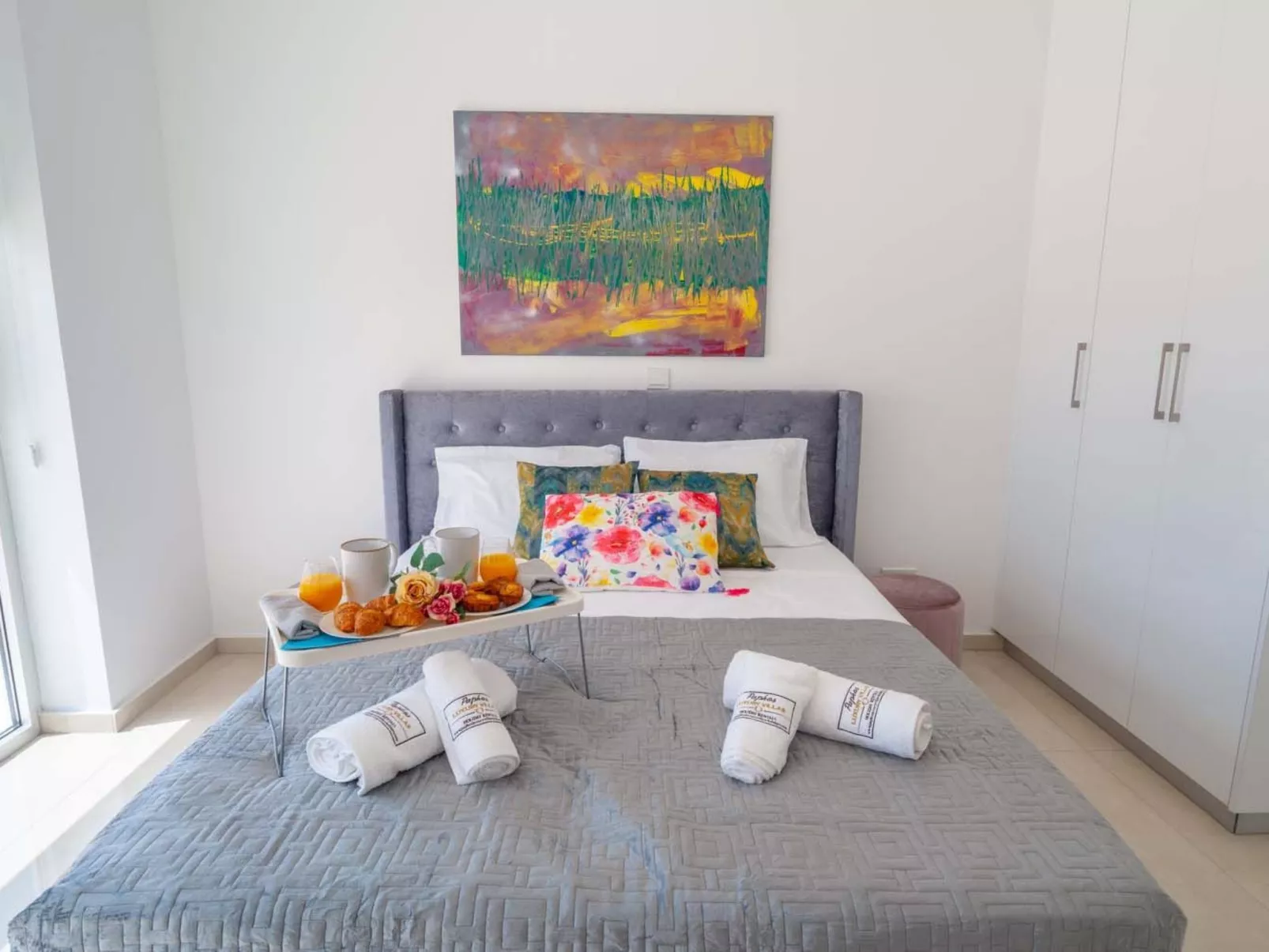 Luxuriöse Villa mit 4 Schlafzimmern, Pool und Whirlpool-Drinnen