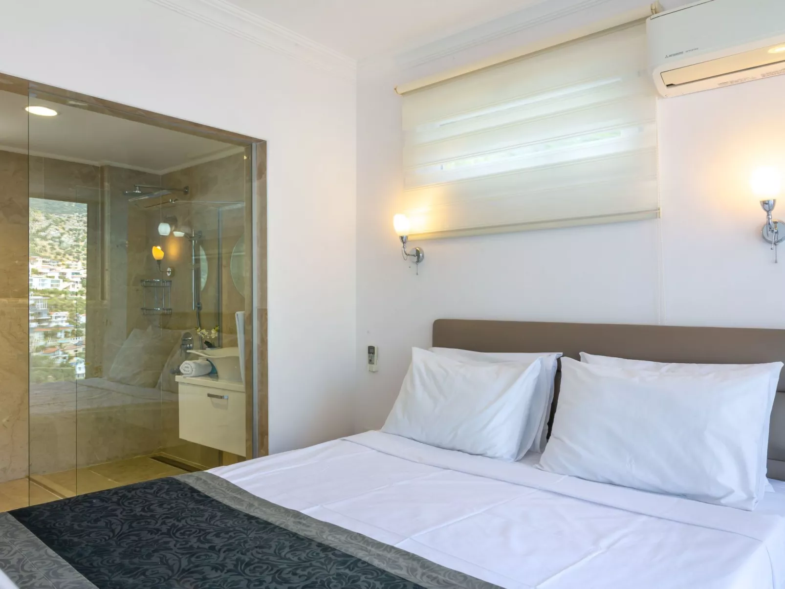 Villa Bluewhite-Image-tags.info