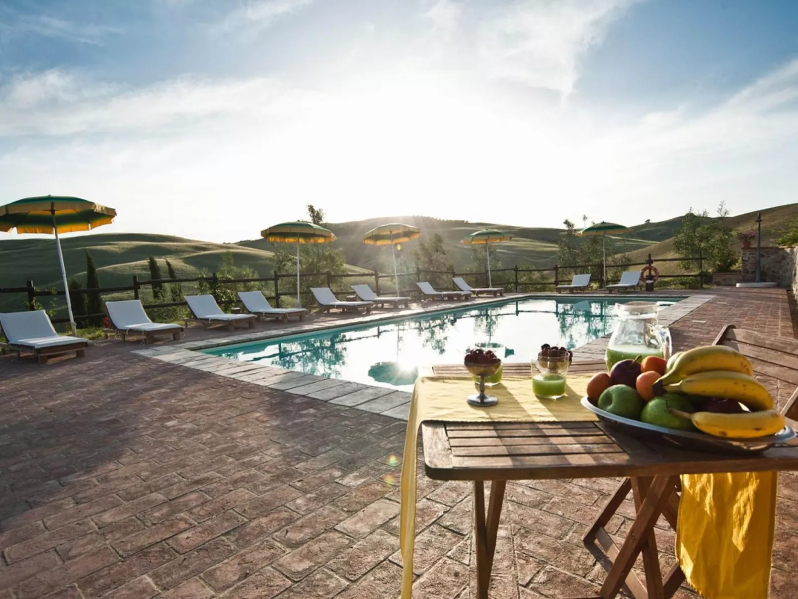 Narciso' Wohnung mit Gemeinschaftspool-Outside