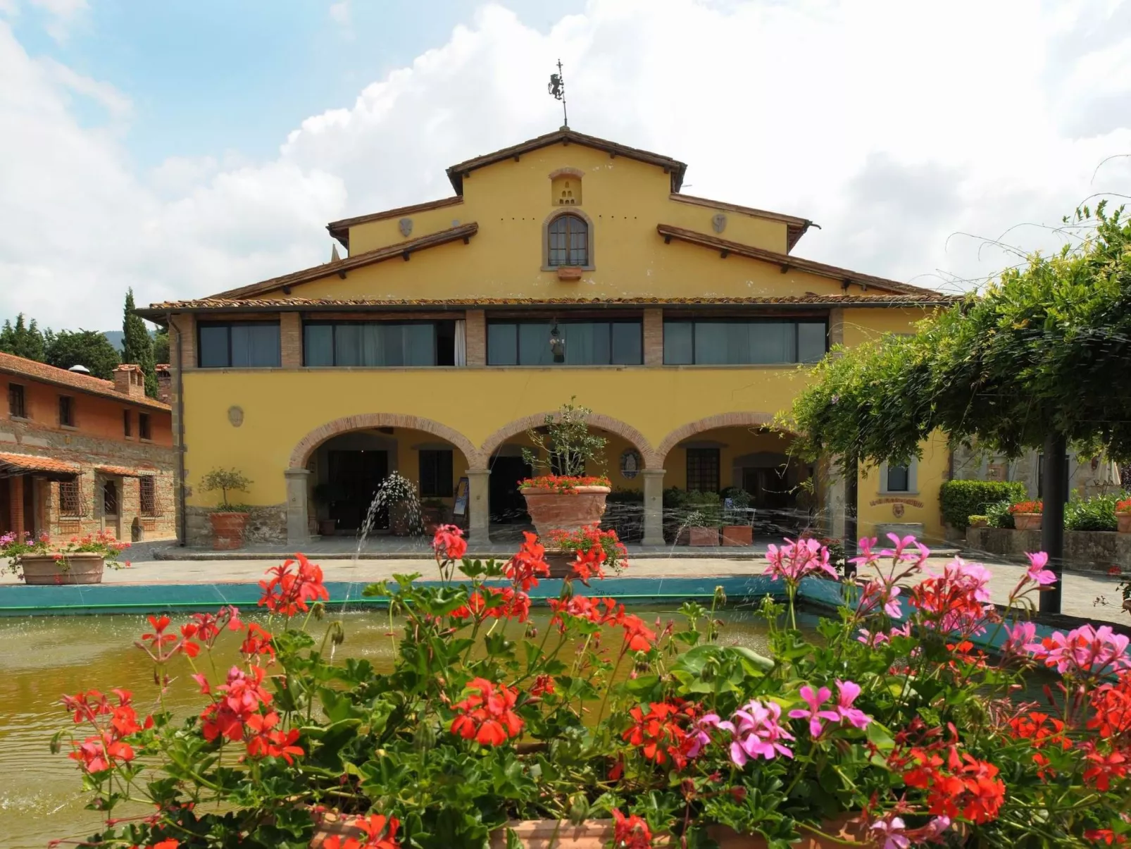 Unterkunft in einer Residenz mit Restaurant und Schwimmbad-Dehors
