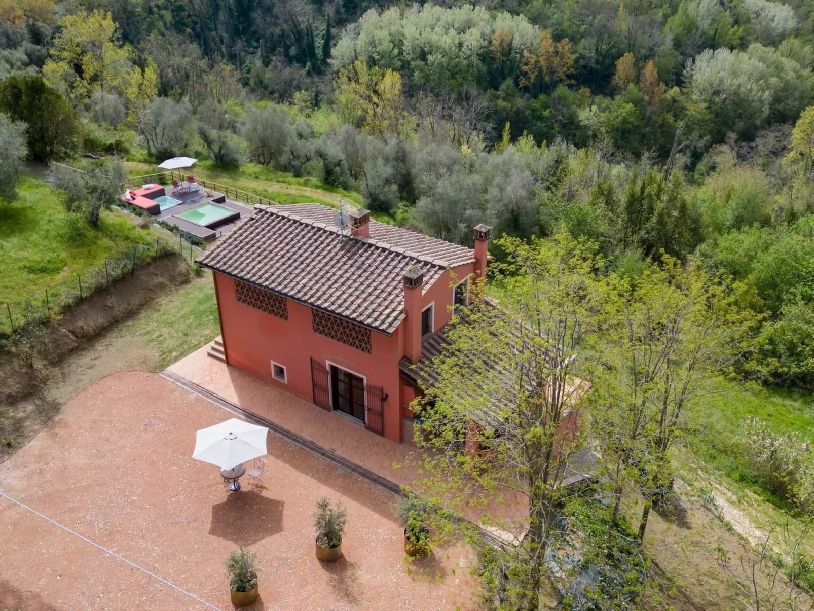 Ferienvilla 'Riparossa' mit eigenem Pool-Dehors