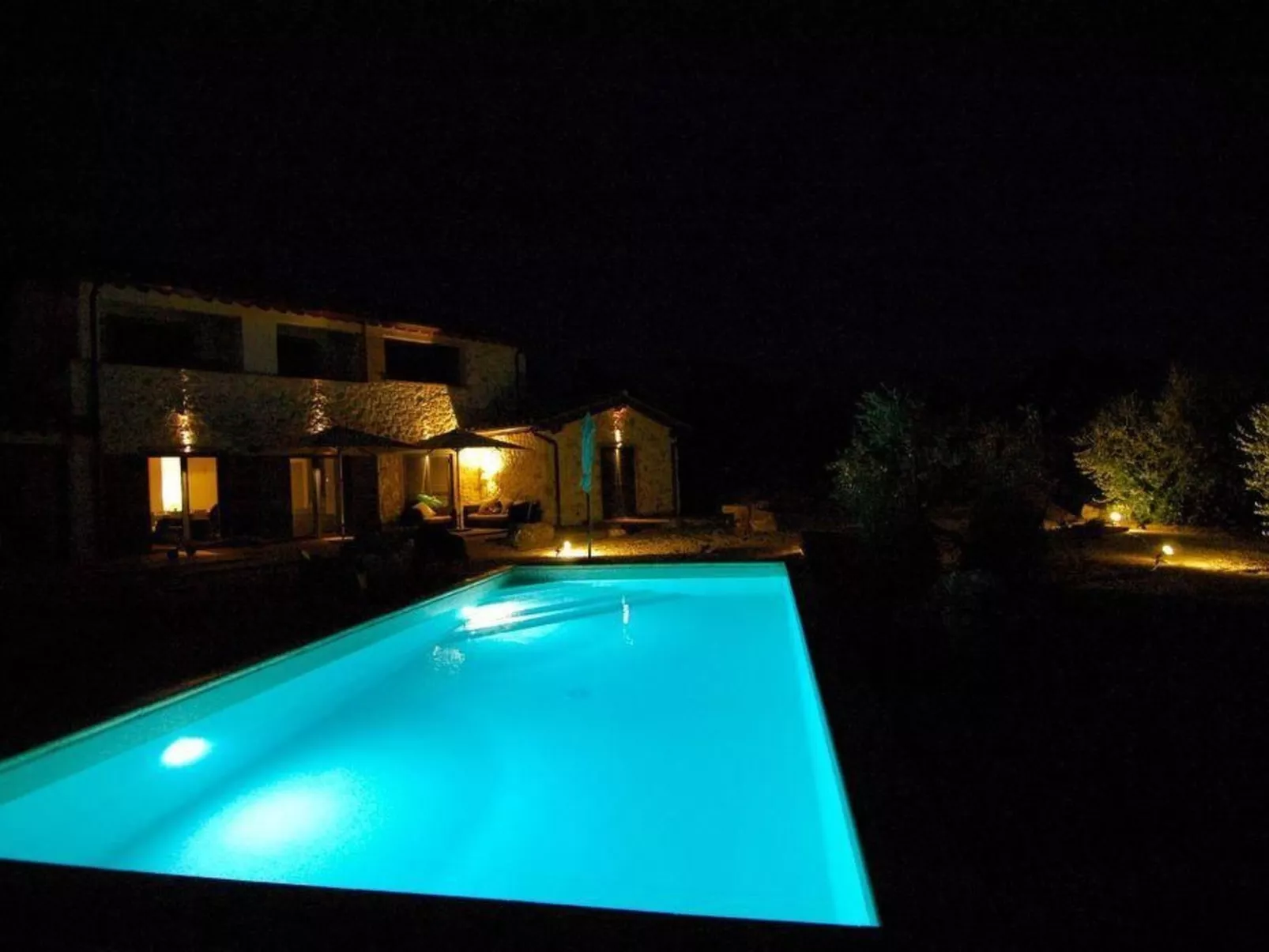 Traumhaftes Anwesen mit Schwimmbad in Meernähe-Outside