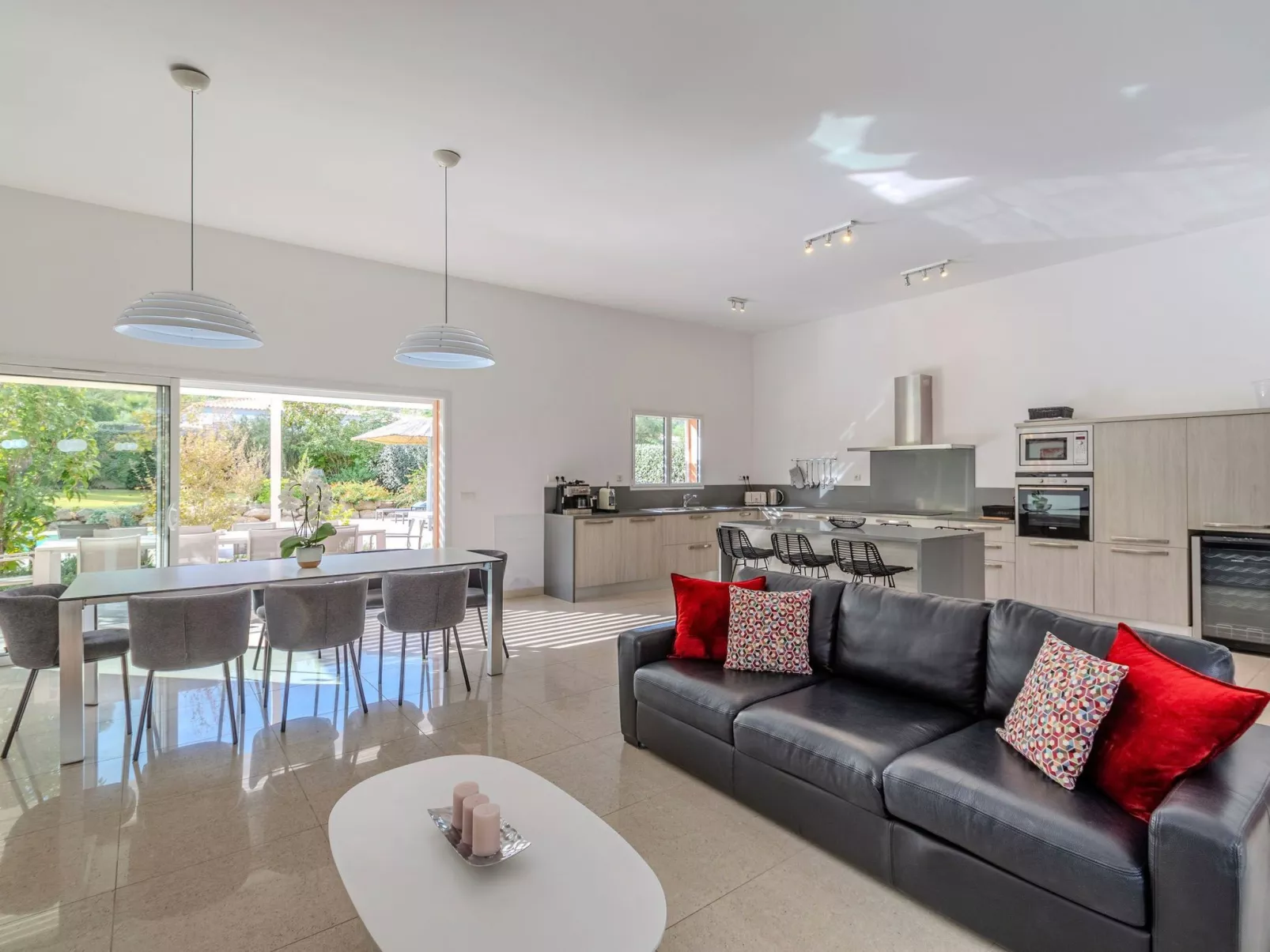 Villa 4 Schlafzimmer, privater Pool Garten und Parkplatz-Dedans