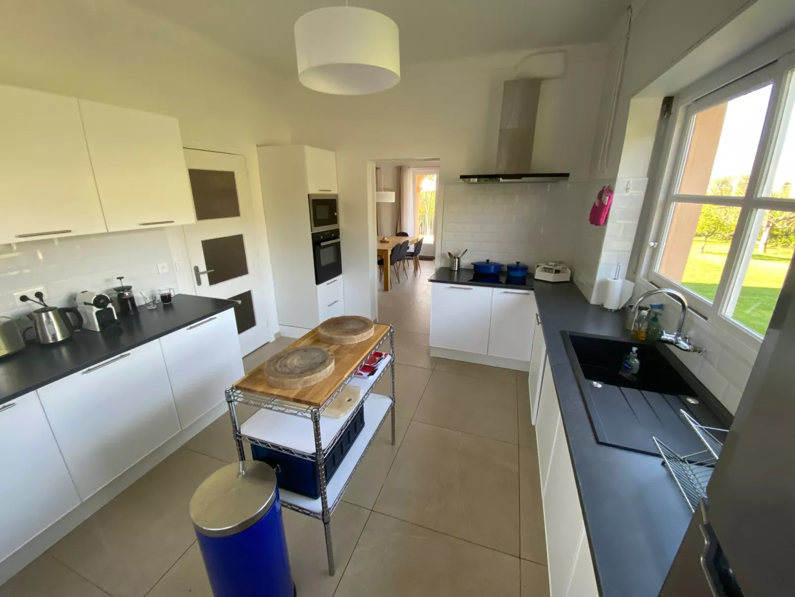 Geräumige und elegante Villa mit großem Garten, Swimmingpool und 3 Schlafzimmer-Inside