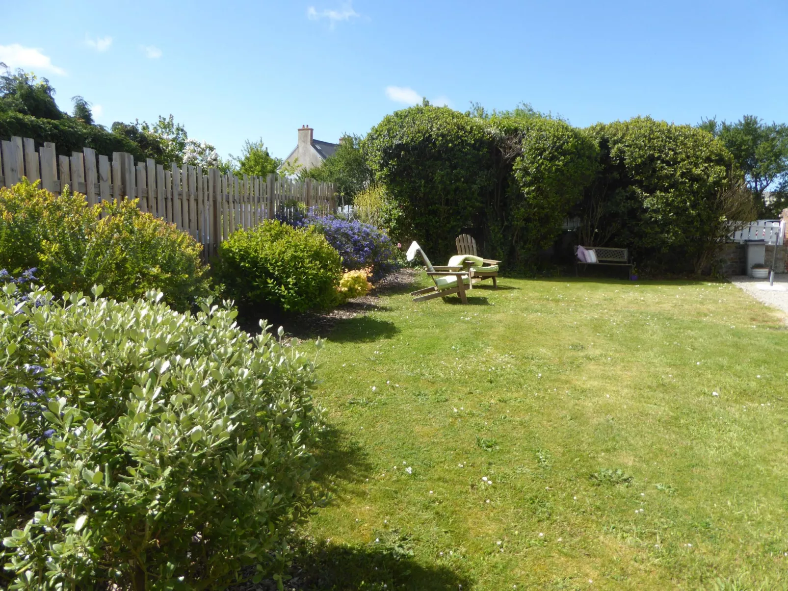 Charmantes Steinhaus in der Nähe des Meeres-Outside