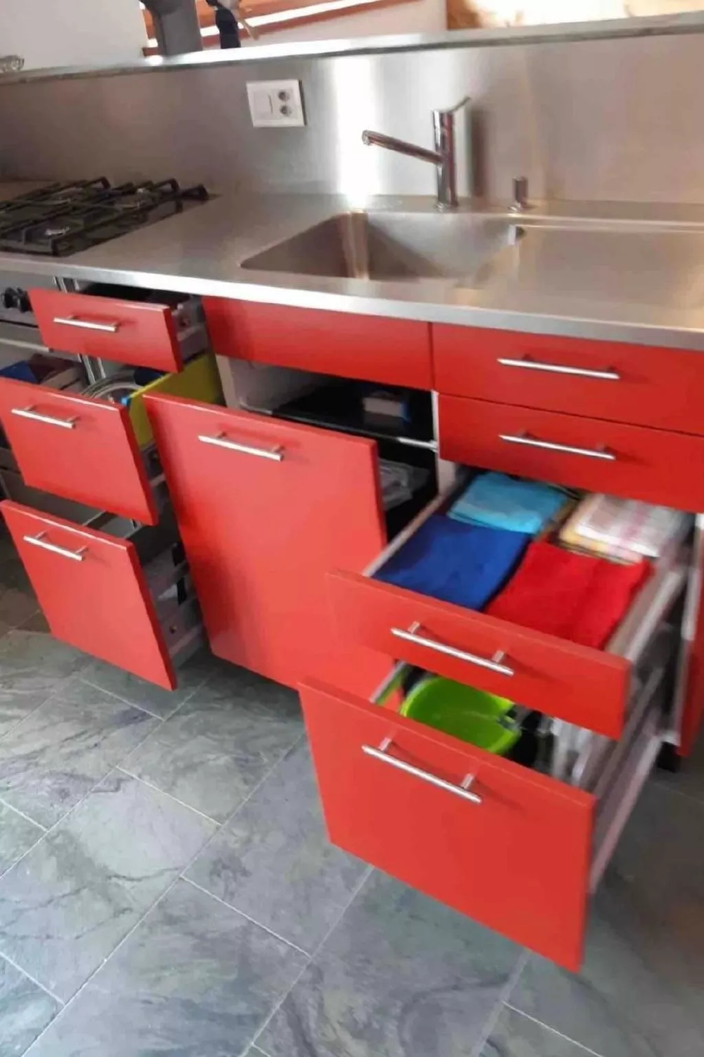 Monte Campell Dasura-Drinnen