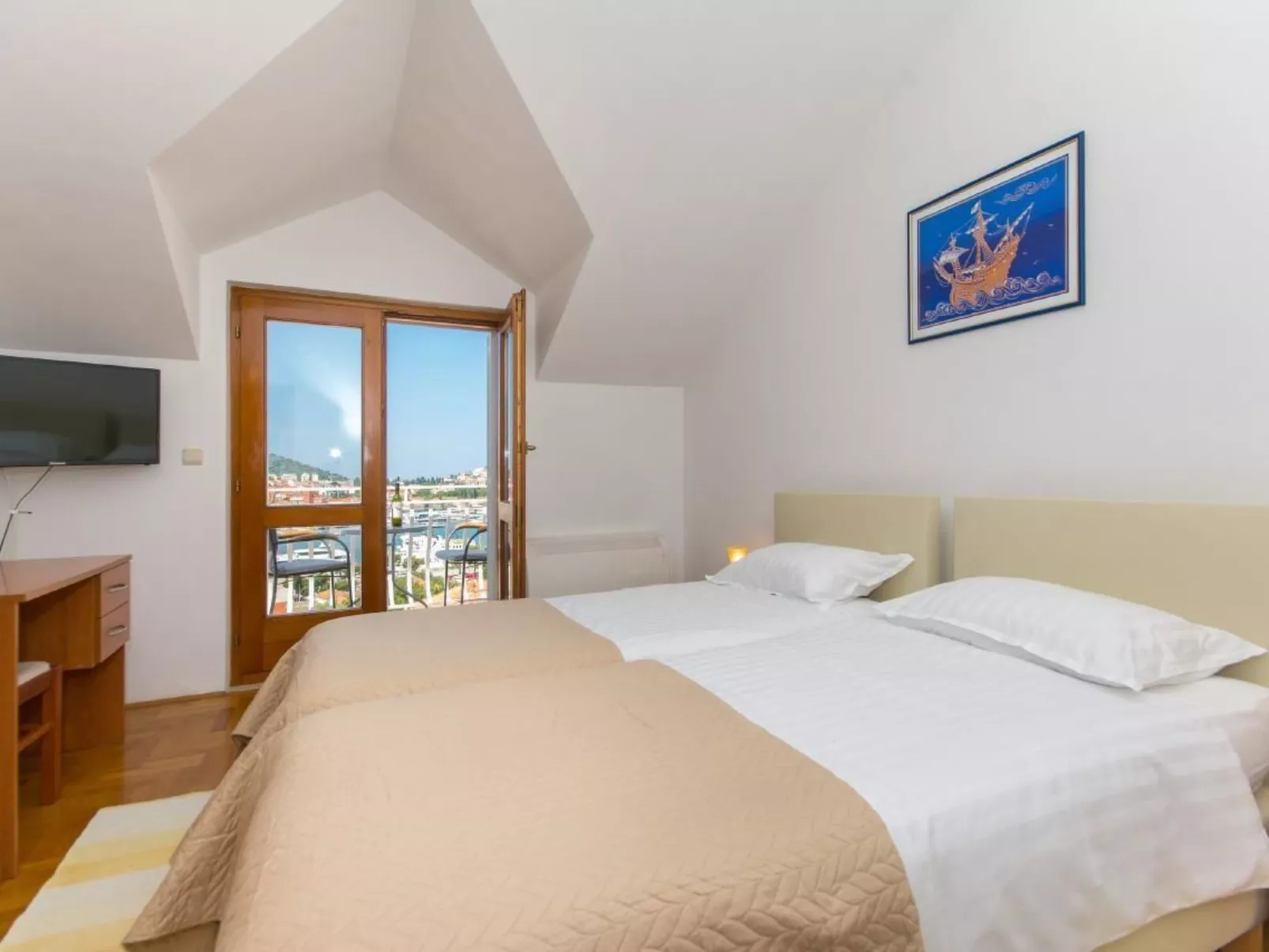 Apartment nahe Hafen mit Meerblick-Drinnen