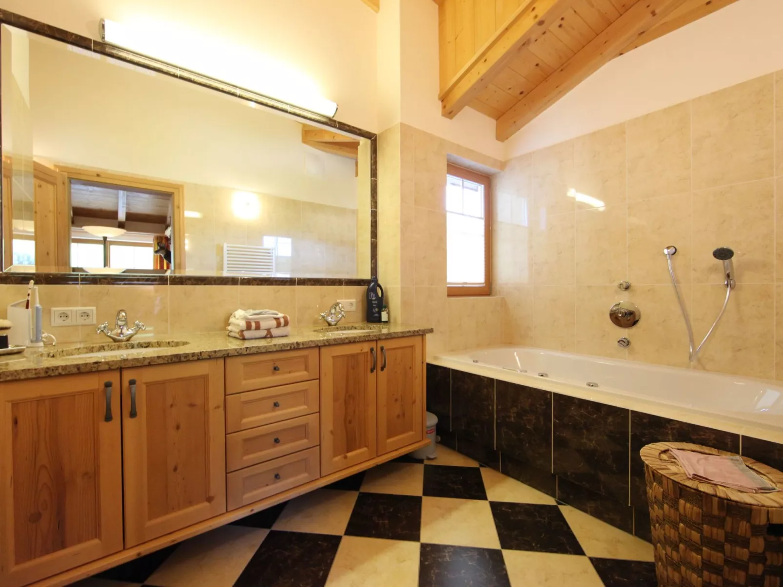 Kitzpanorama-Drinnen