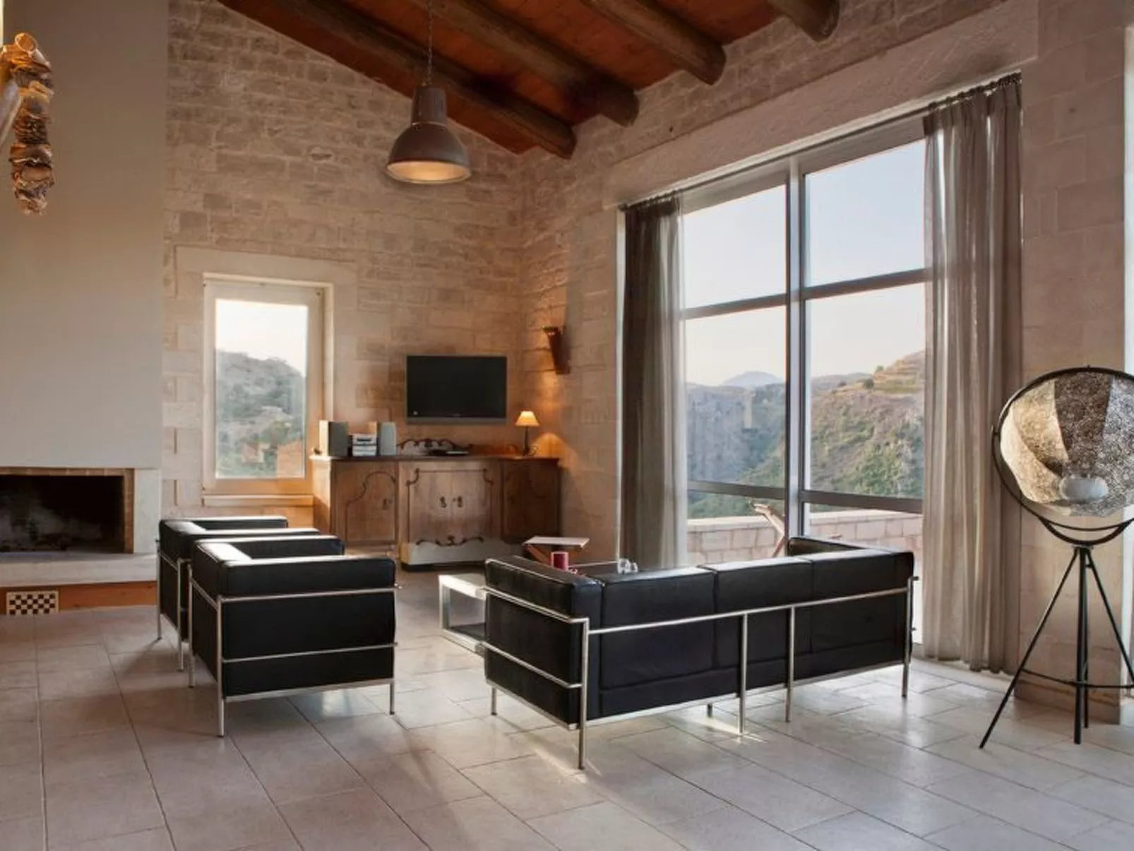 Villa aus Stein mit privatem Pool und BBQ-Bereich-Image-tags.info