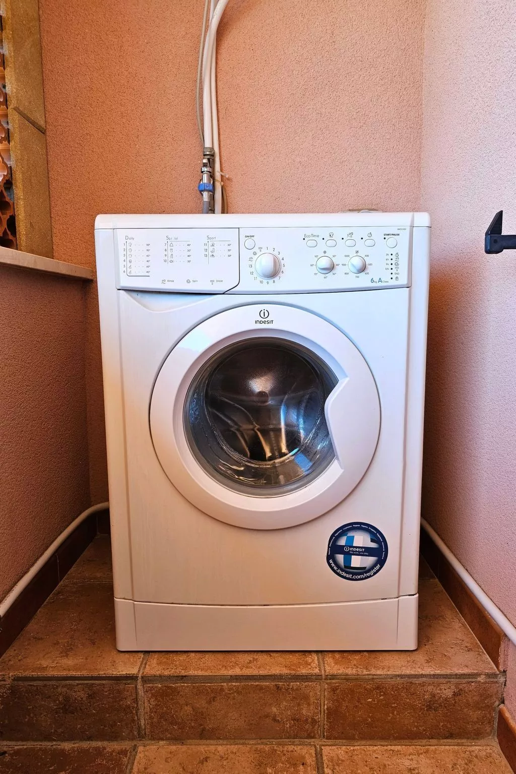 Helle mediterrane Villa mit Veranda und Garten-Inside