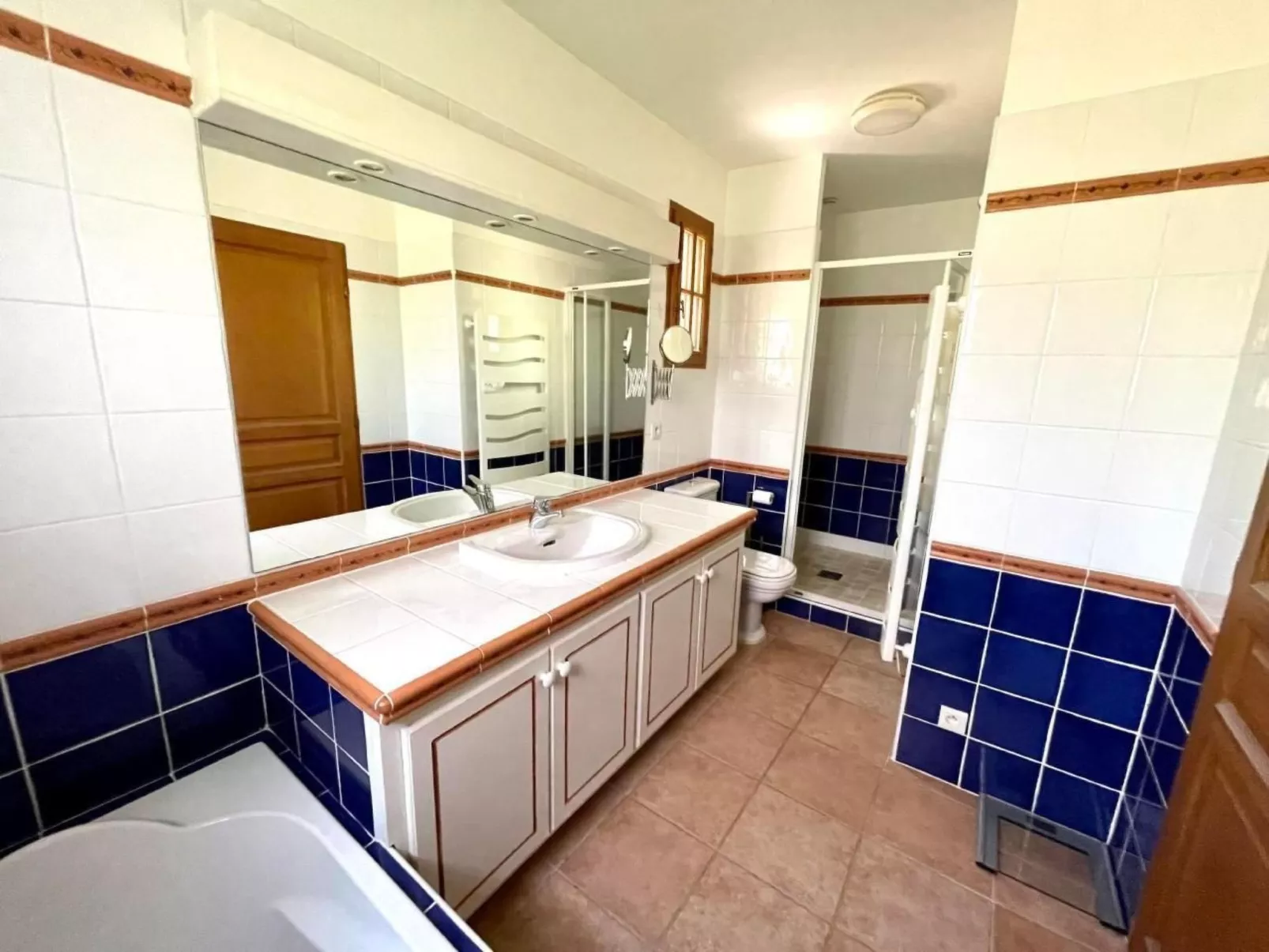 Charmante Villa mit Pool und Golfplatz-Inside