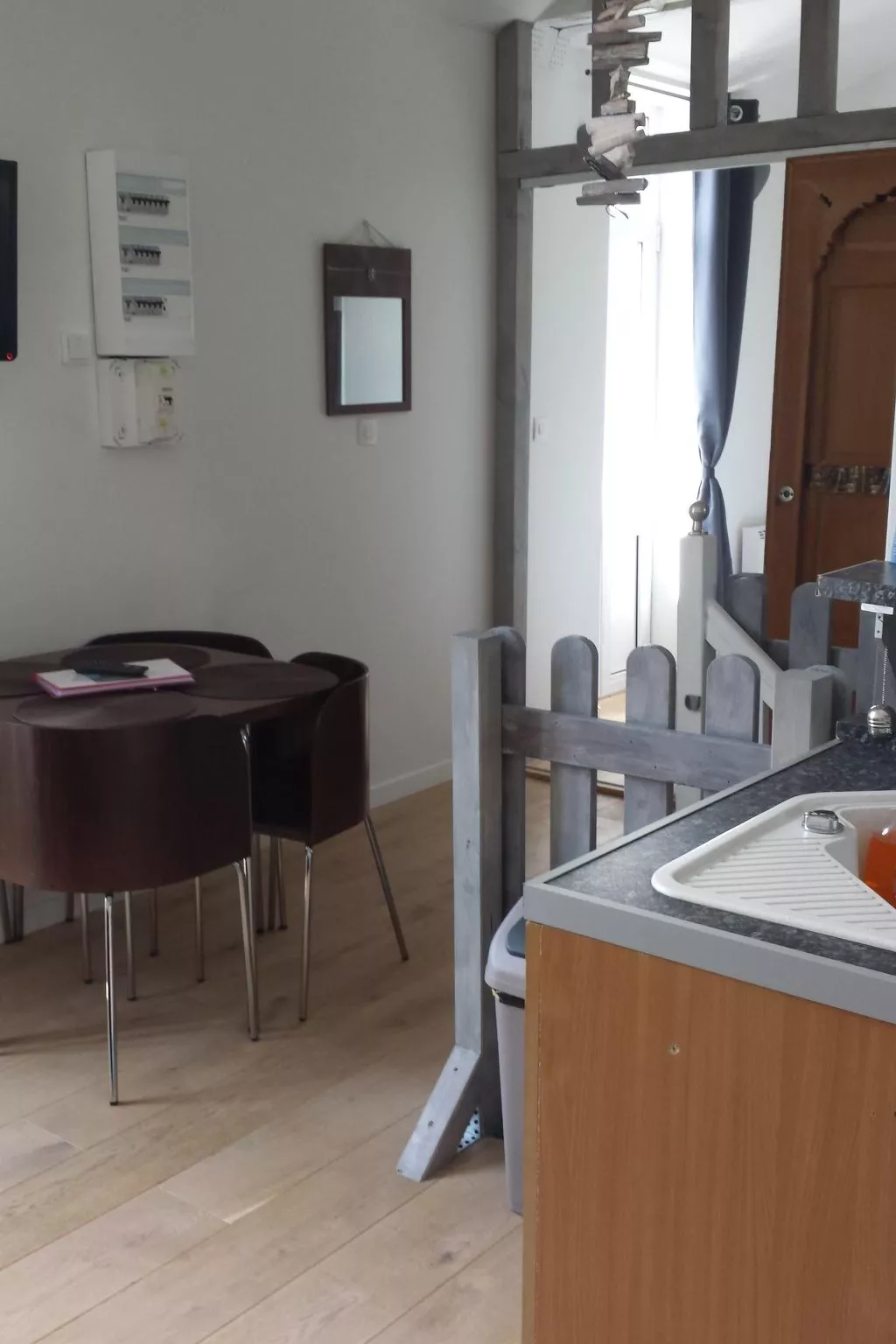 Schöne Unterkunft mit Terrasse in der Nähe des Meeres - Inside